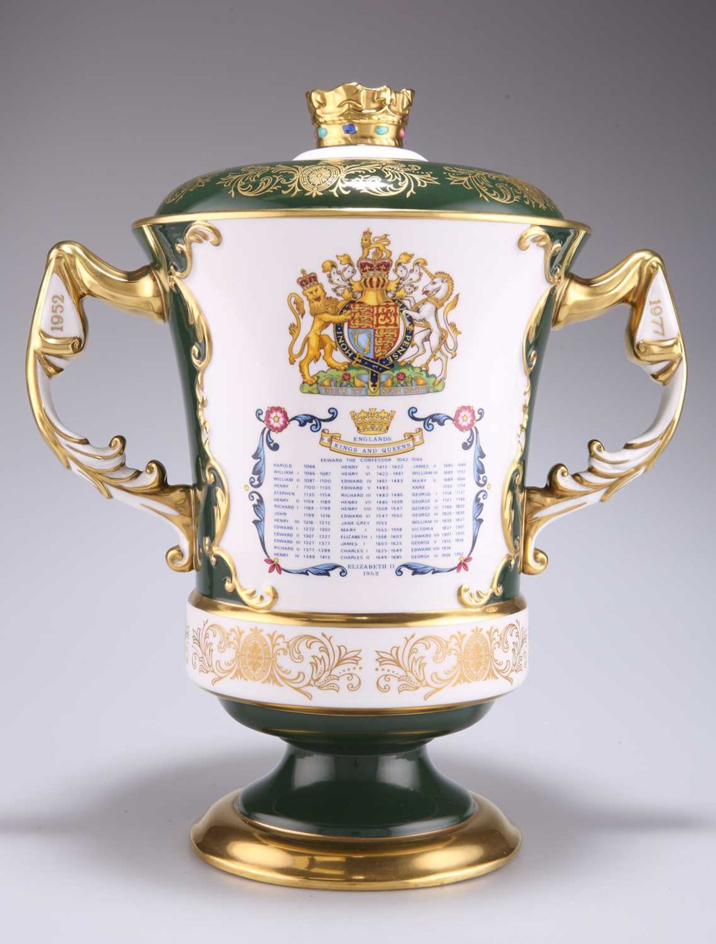 A LARGE AYNSLEY LIMITED EDITION LOVING CUP AND COVER, "THE JUBILEE VASE" - Image 2 of 4
