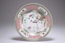 A CHINESE EXPORT FAMILLE ROSE PLATE, 18TH CENTURY