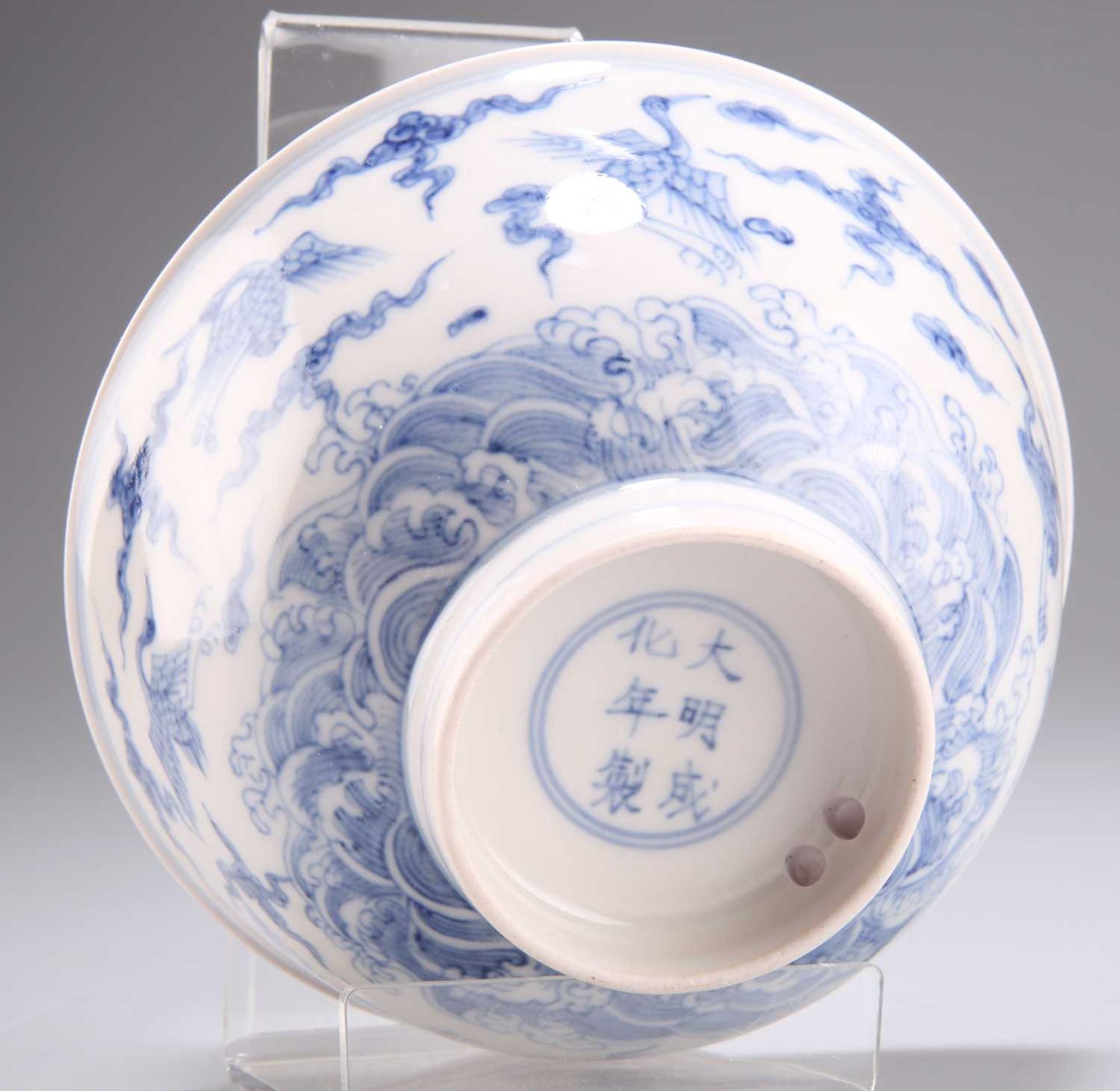 A CHINESE BLUE AND WHITE BOWL - Image 3 of 3