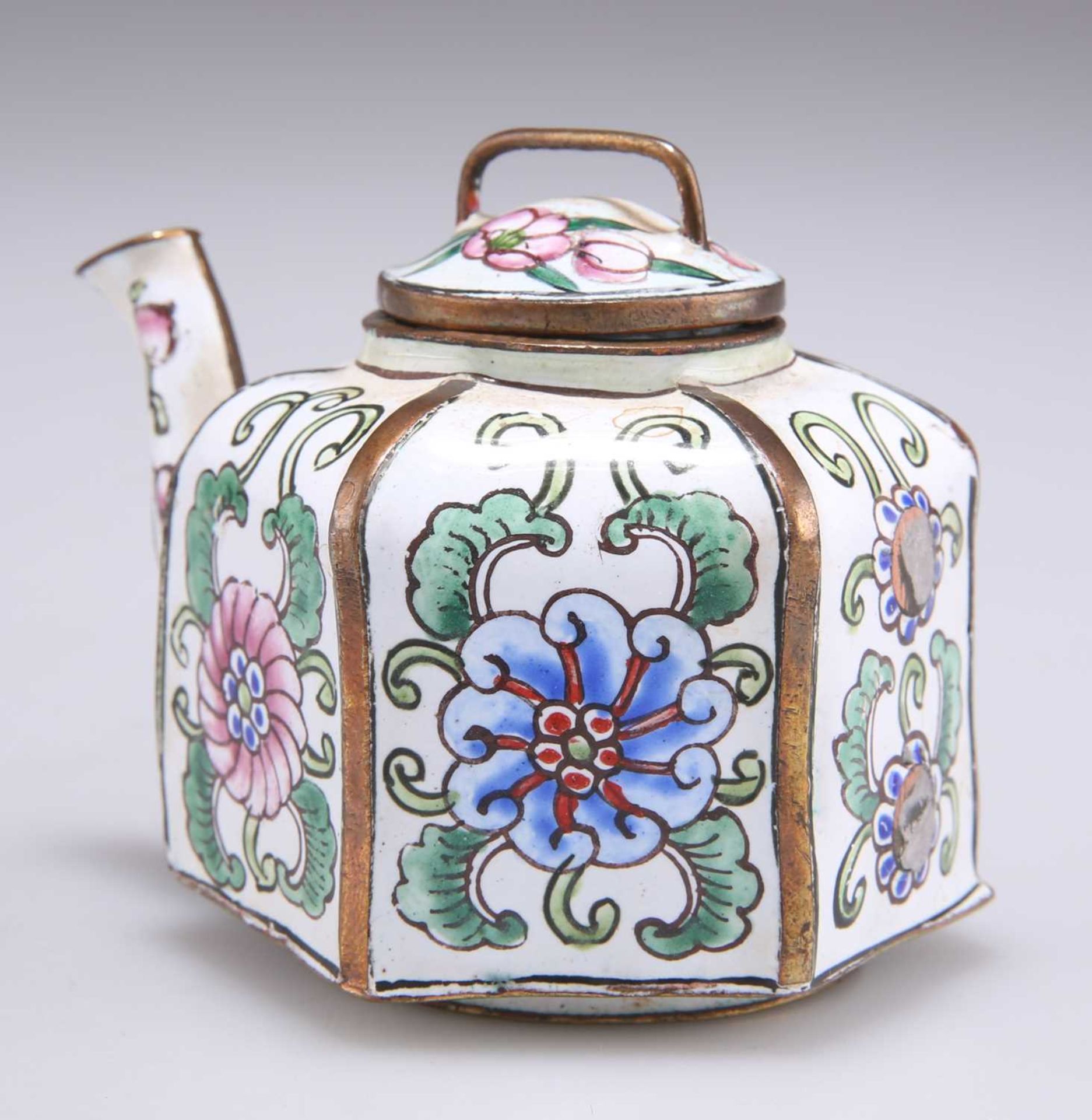 A CHINESE ENAMEL WATER DROPPER - Image 2 of 3