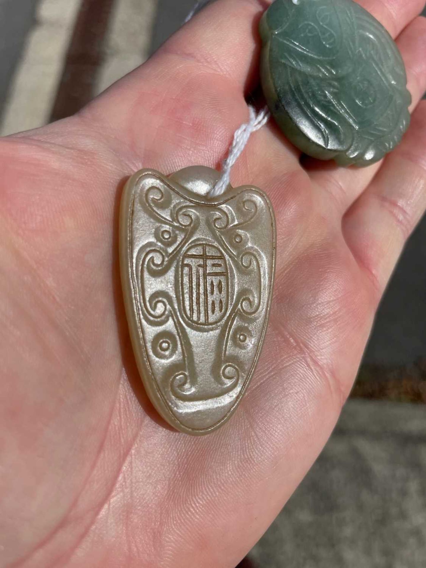 TWO JADE PENDANT PLAQUES - Bild 7 aus 8