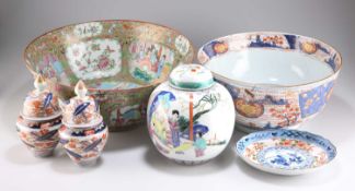 A GROUP OF CHINESE AND JAPANESE PORCELAIN