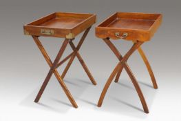 A PAIR OF CONTEMPORARY BUTLER'S TRAY SIDE TABLES