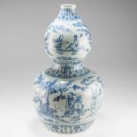 A CHINESE BLUE AND WHITE DOUBLE GOURD VASE