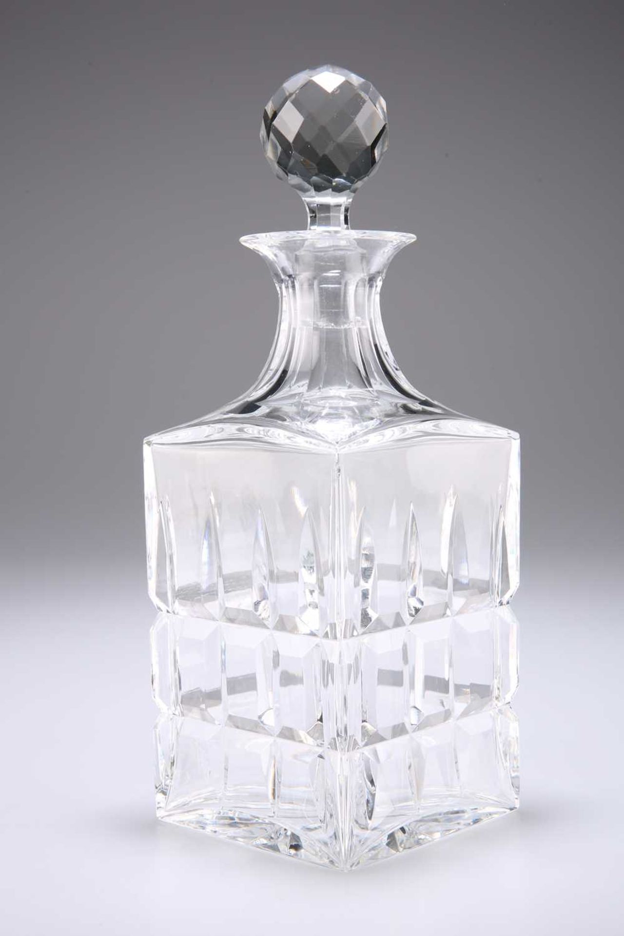 A "MANHATTAN" SAINT LOUIS SIGNED CRYSTAL DECANTER AND STOPPER