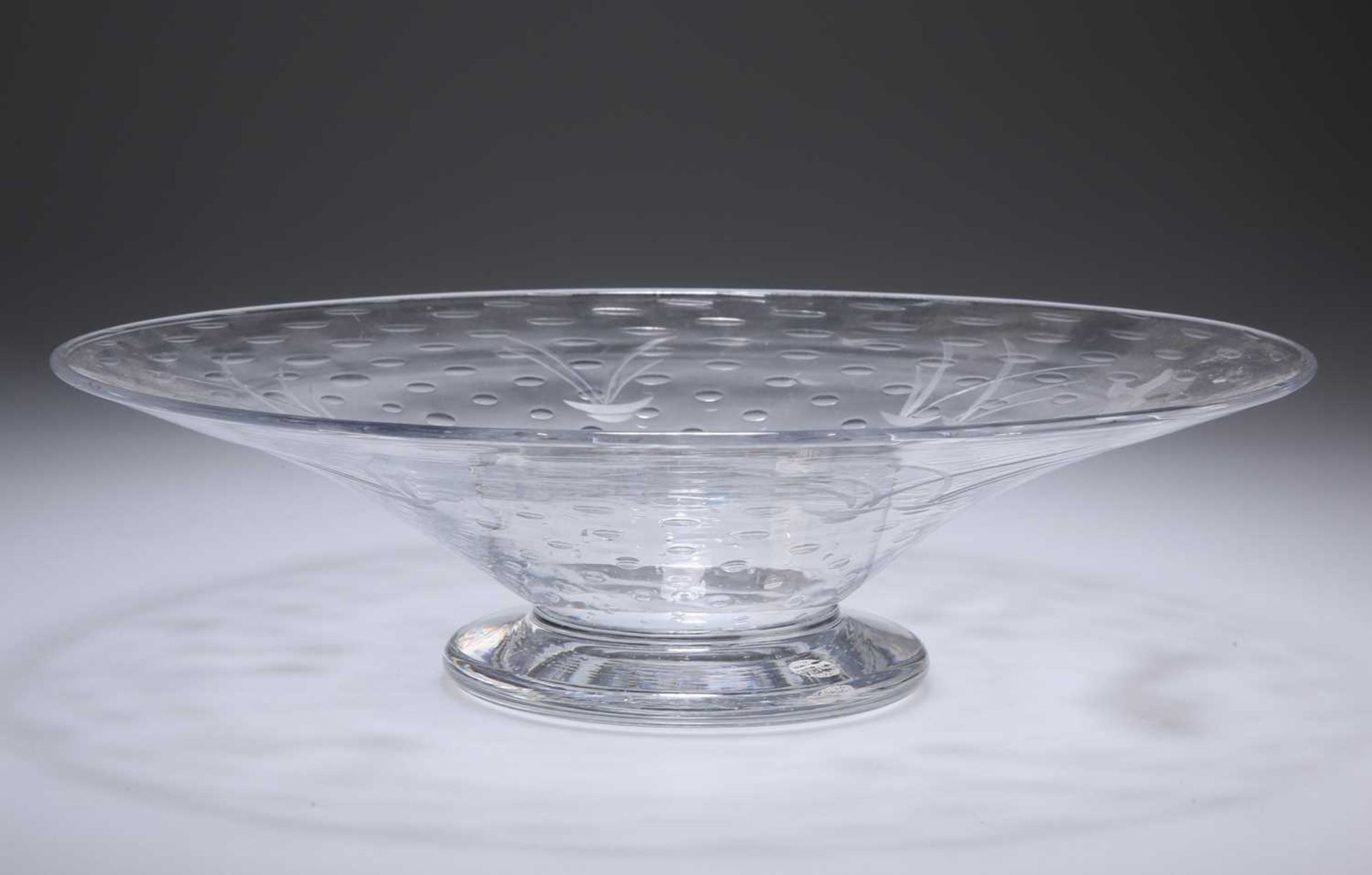 THOMAS WEBB & SONS AN EARLY 20TH CENTURY GLASS BOWL - Image 2 of 2