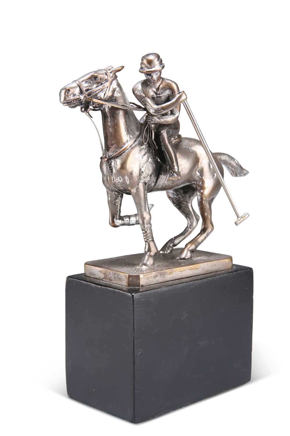 A CHROME-PLATED FIGURE OF A POLO PLAYER ON HORSEBACK - Bild 2 aus 3