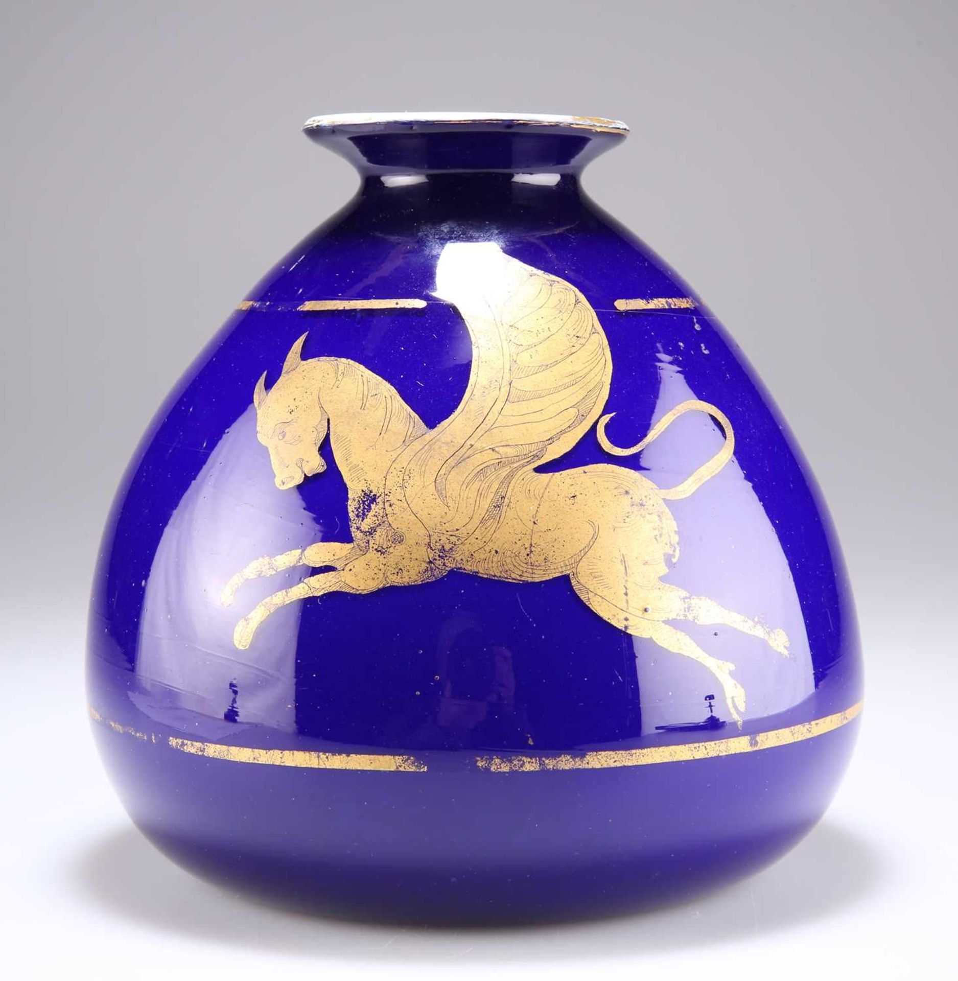 A MURANO VENETIAN BULBOUS BLUE VASE