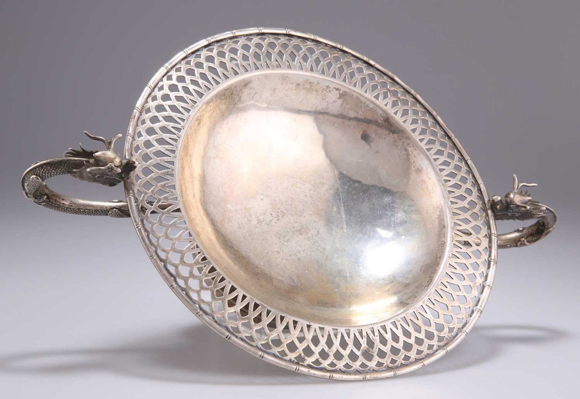 A CHINESE SILVER COMPORT - Image 2 of 3