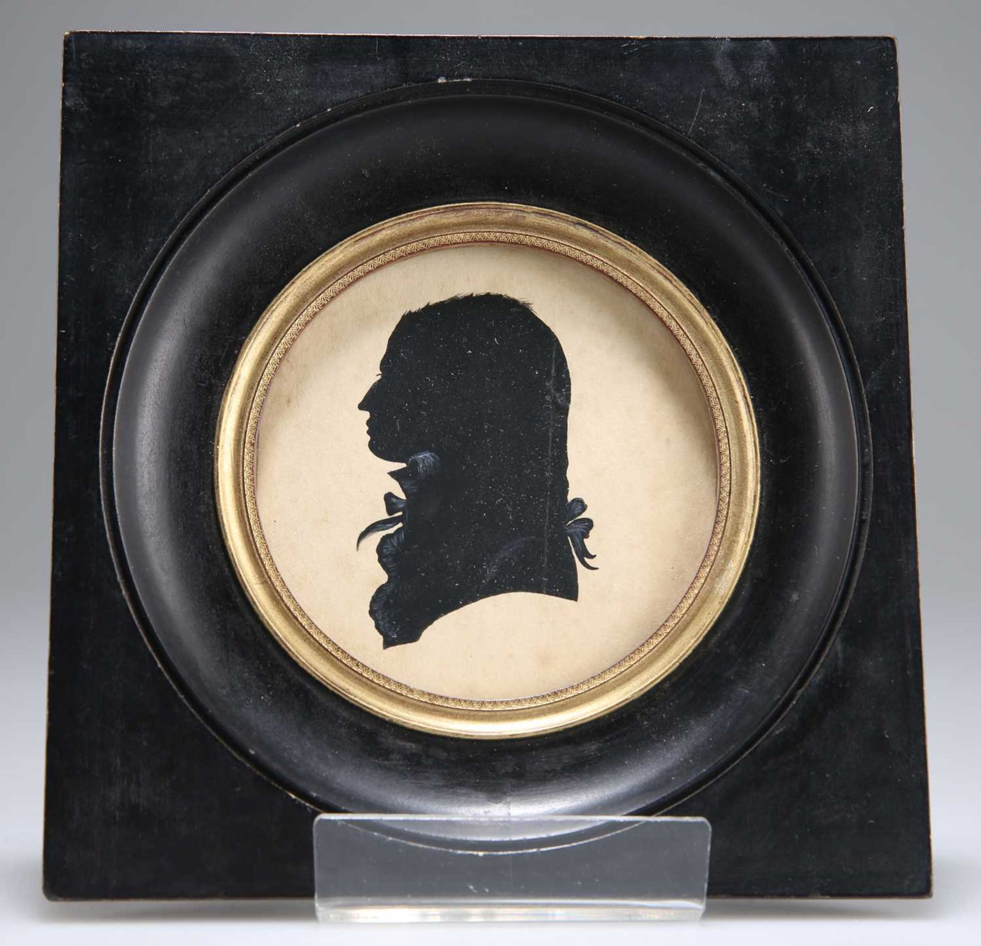 18TH CENTURY SCHOOL (POSSIBLY FRENCH) SILHOUETTE PORTRAIT OF A GENTLEMAN