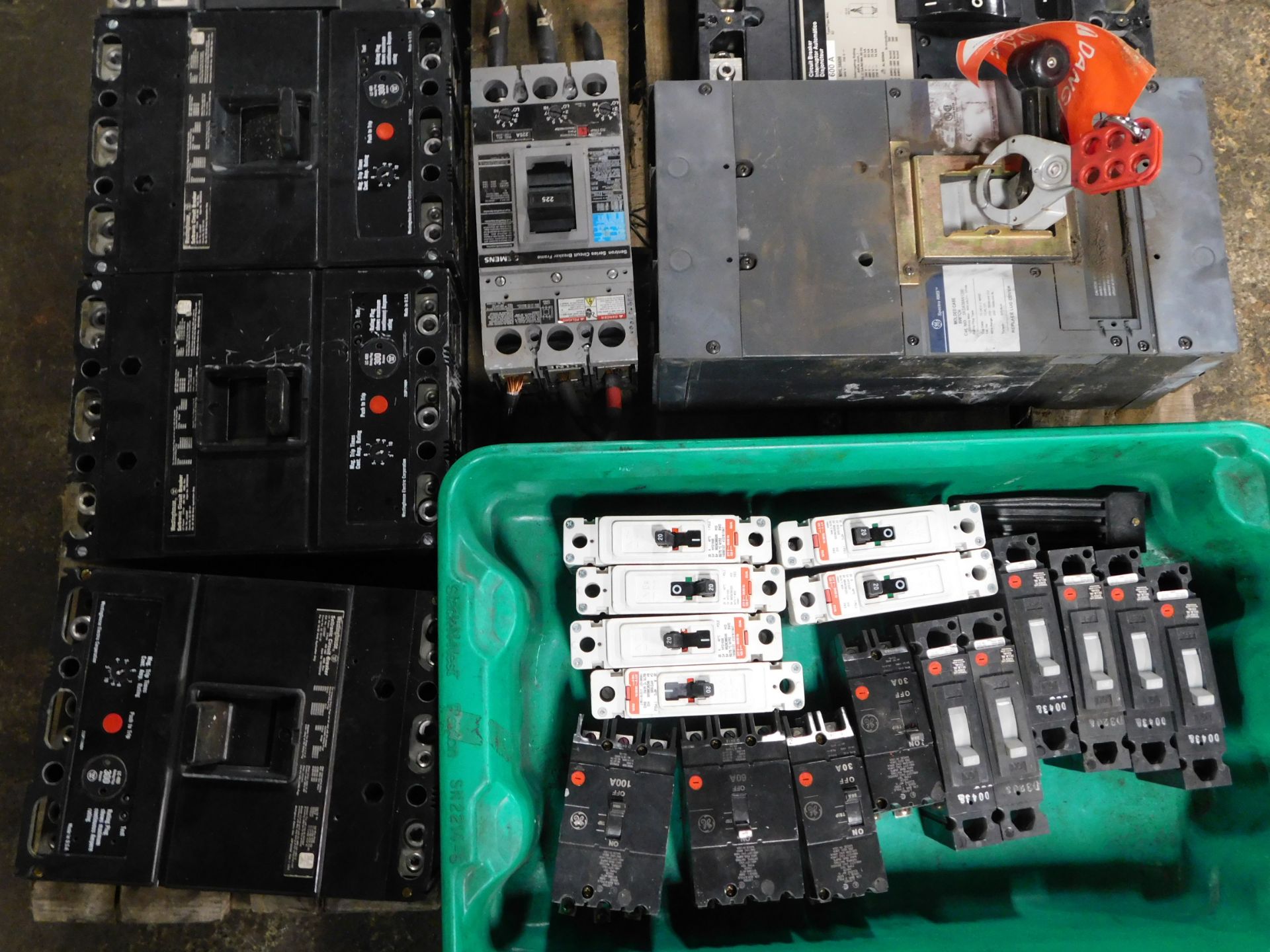 Lot of (28) Westinghouse, Sylvania, Square D, Siemens, and GE Electrical Circuit Breakers - Image 3 of 10