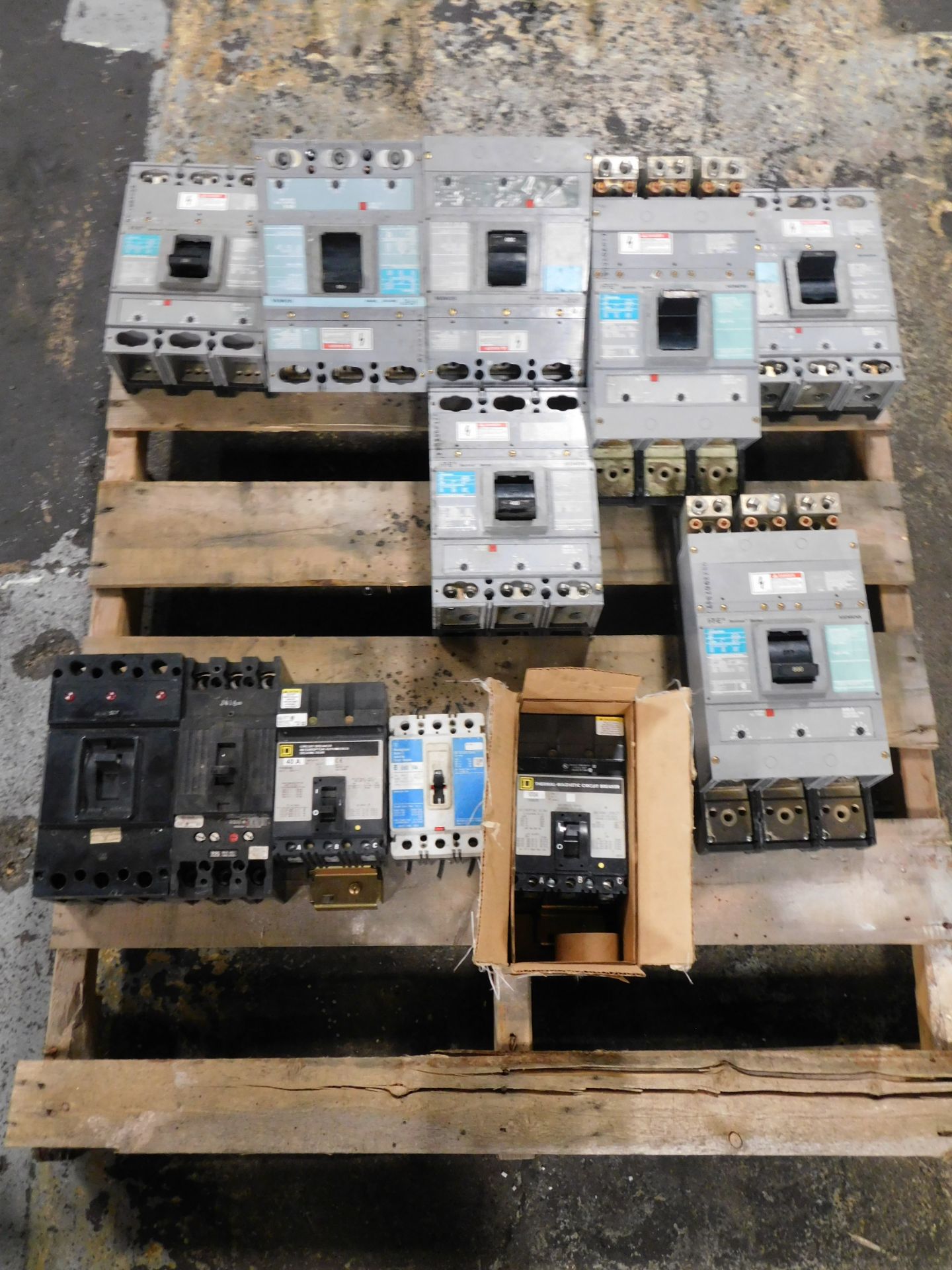Lot of (12) Siemens, Square D, Westinghouse, and GE Electrical Circuit Breakers