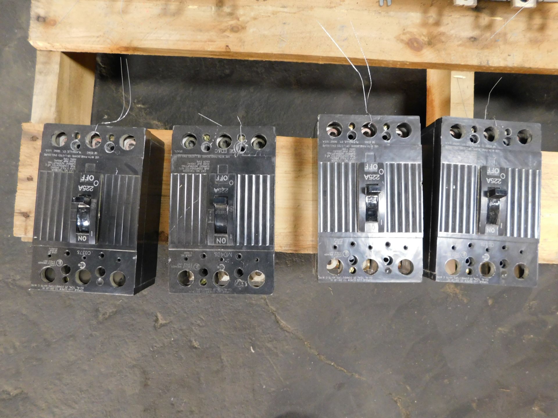 Lot of Miscellaneous Siemens, Square D, ABB, GE, and Cutler-Hammer Circuit Breakers - Image 12 of 12