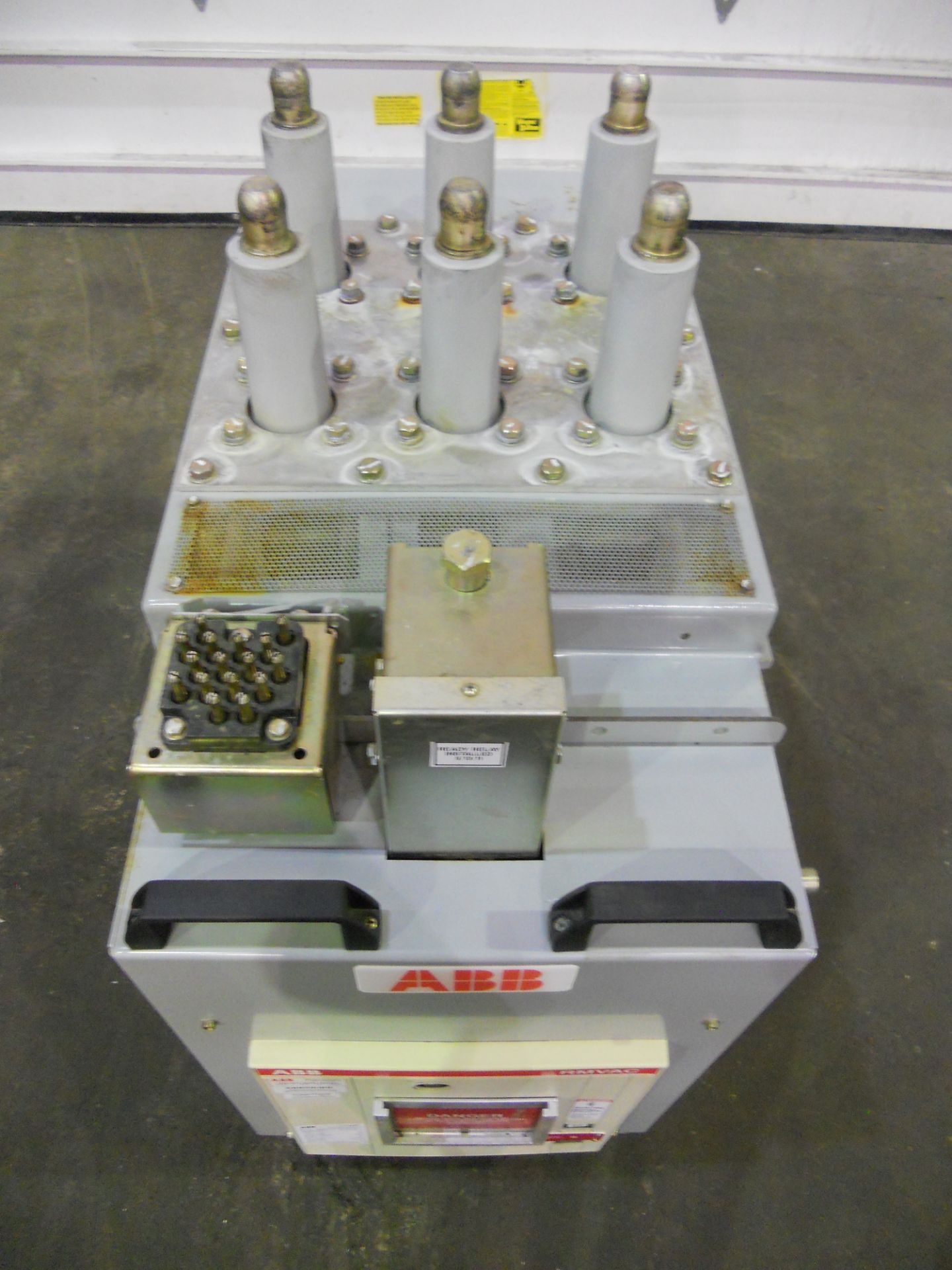 ABB RMVAC 1200 Amp Roll-In Vacuum Breaker - Image 6 of 11