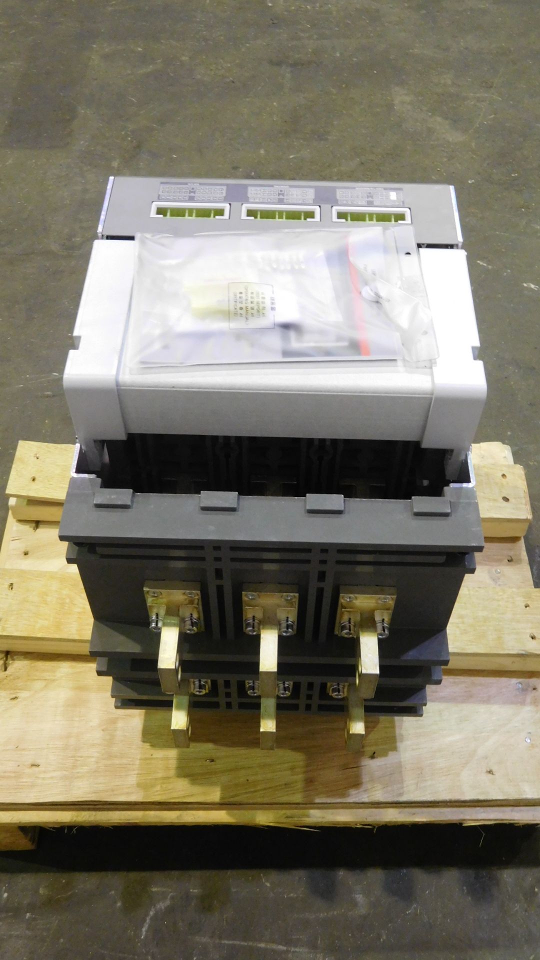 LSIS Susol UAS-16D3-16A 1600 Amp Low Voltage AC Power Circuit Breaker - Image 6 of 11