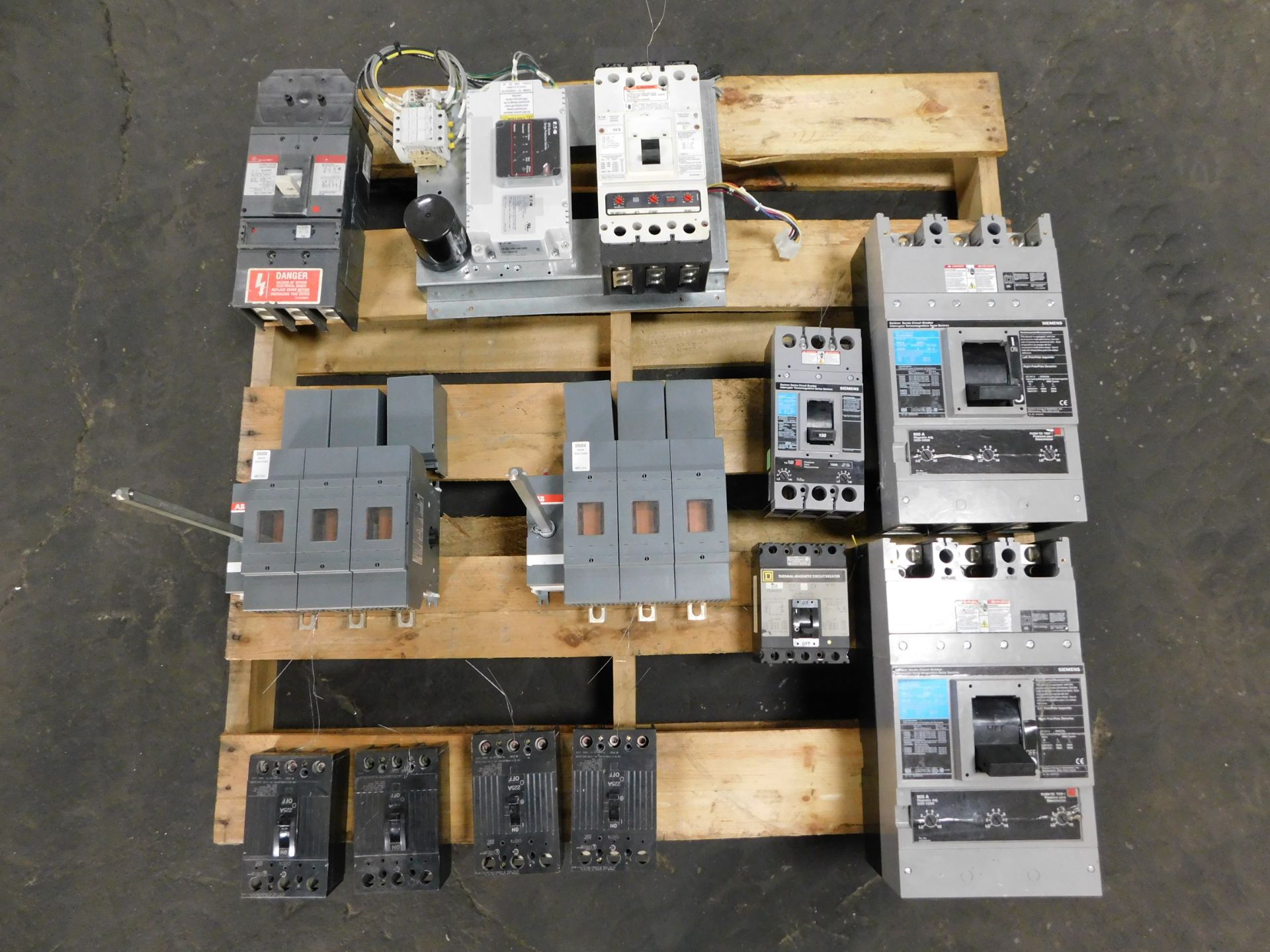 Lot of Miscellaneous Siemens, Square D, ABB, GE, and Cutler-Hammer Circuit Breakers