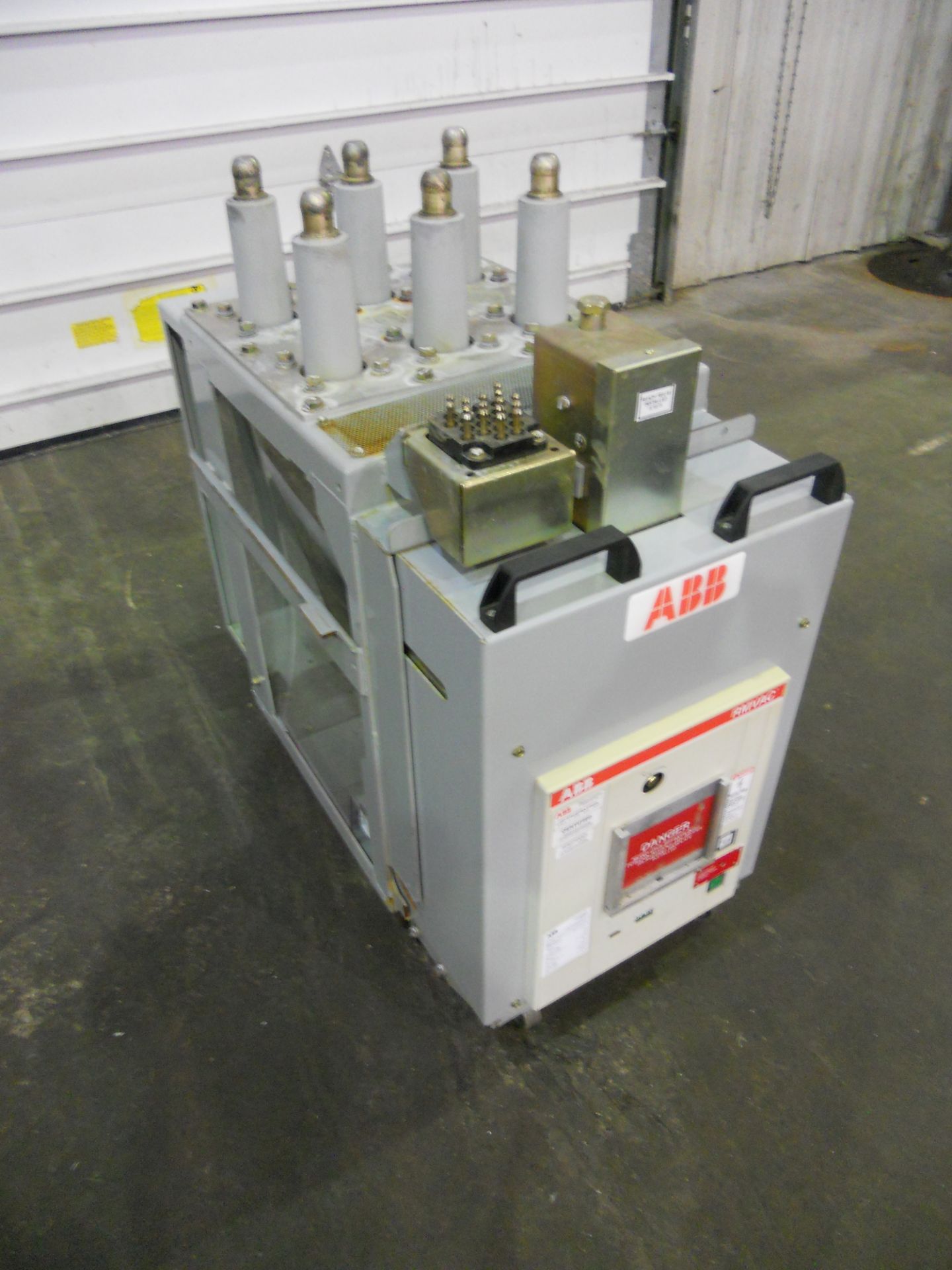 ABB RMVAC 1200 Amp Roll-In Vacuum Breaker - Image 9 of 11