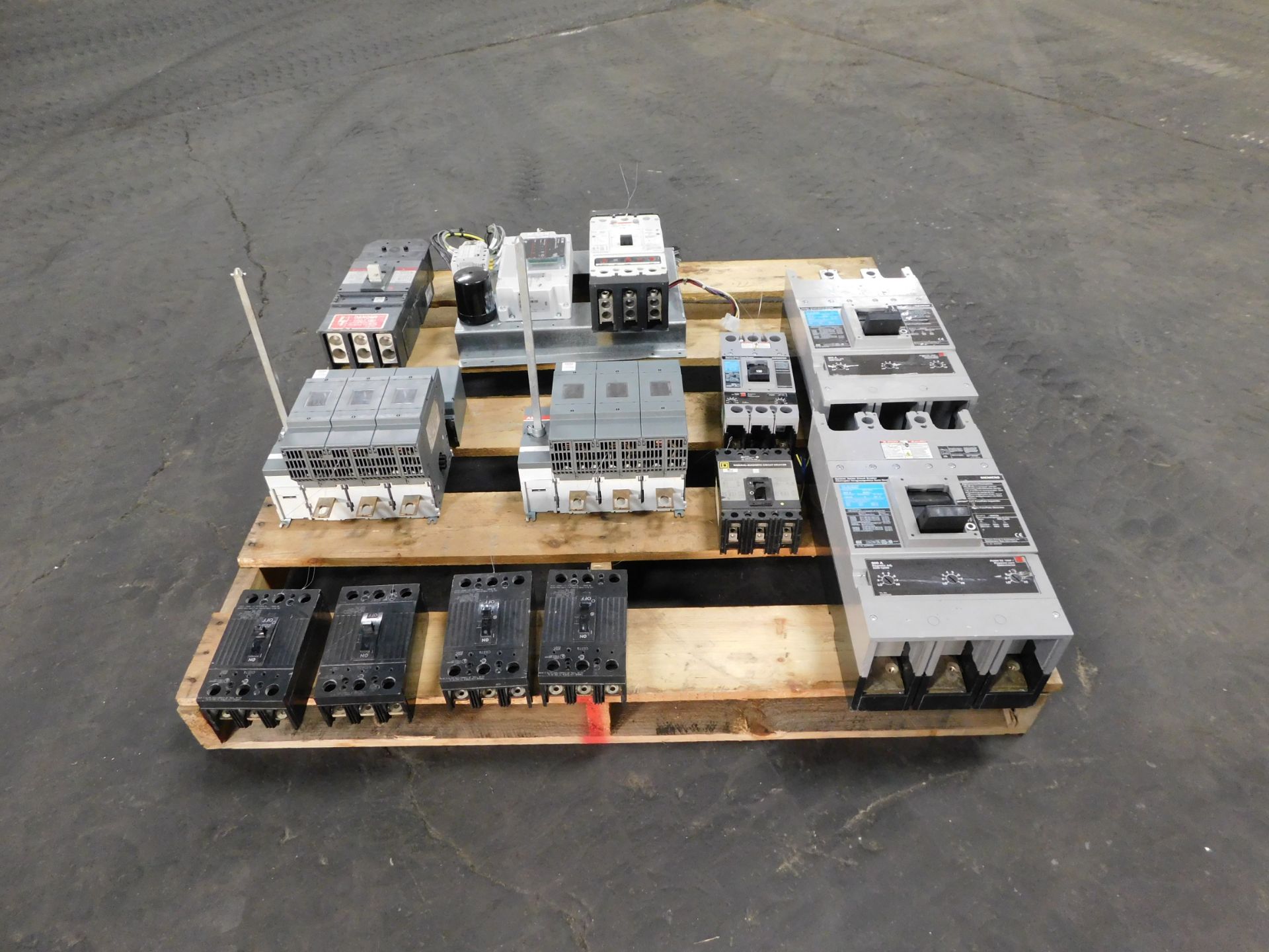 Lot of Miscellaneous Siemens, Square D, ABB, GE, and Cutler-Hammer Circuit Breakers - Image 2 of 12