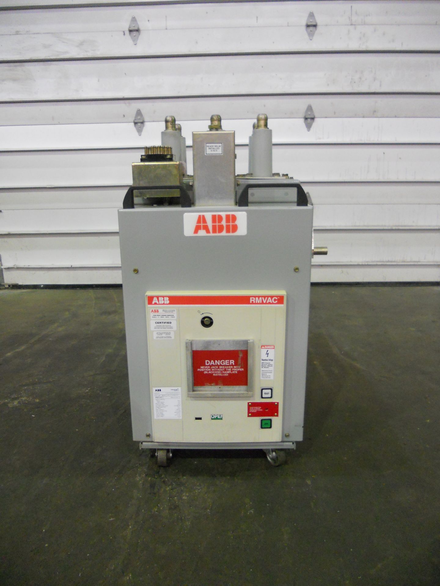 ABB RMVAC 1200 Amp Roll-In Vacuum Breaker - Image 11 of 11