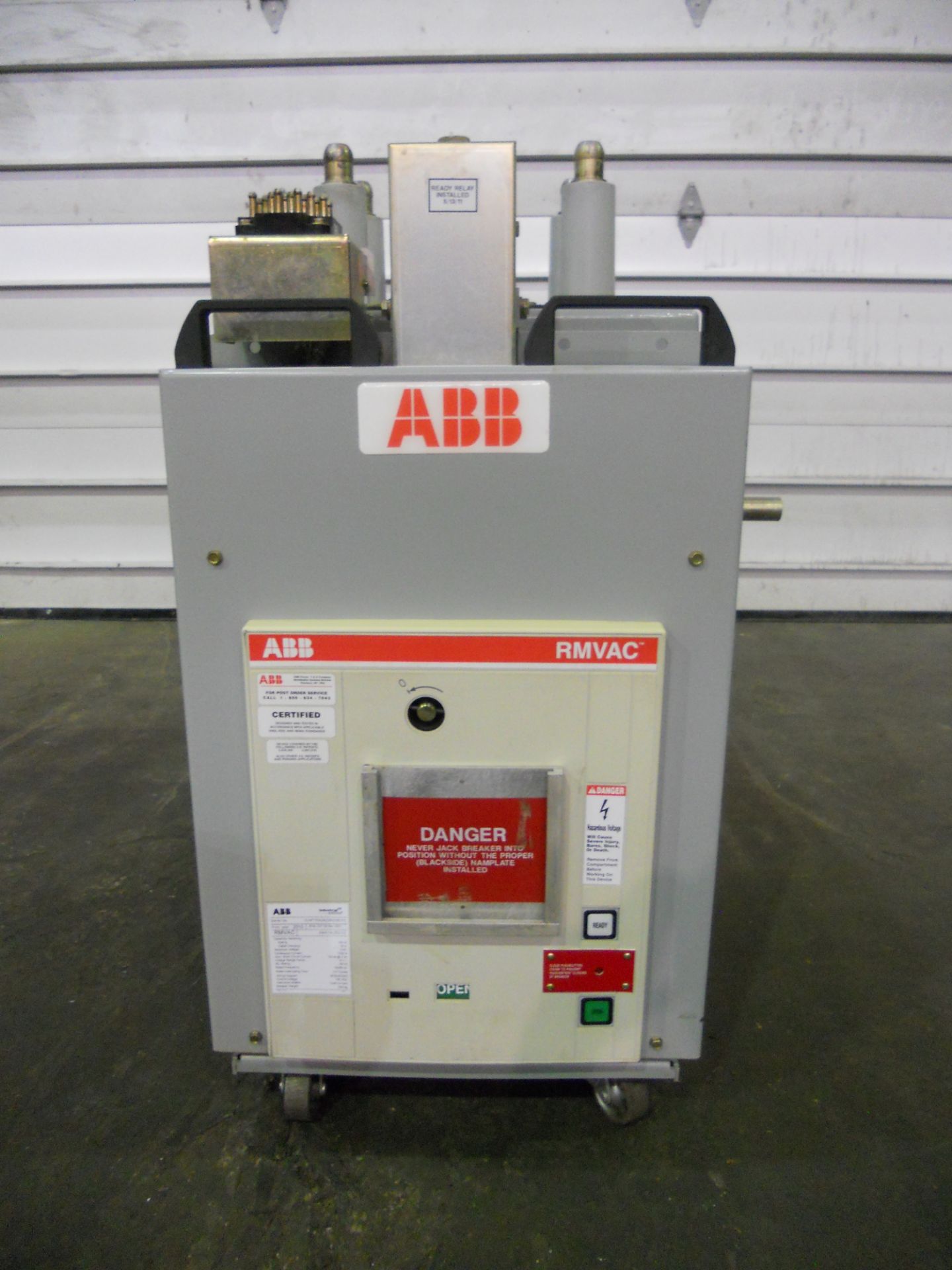 ABB RMVAC 1200 Amp Roll-In Vacuum Breaker
