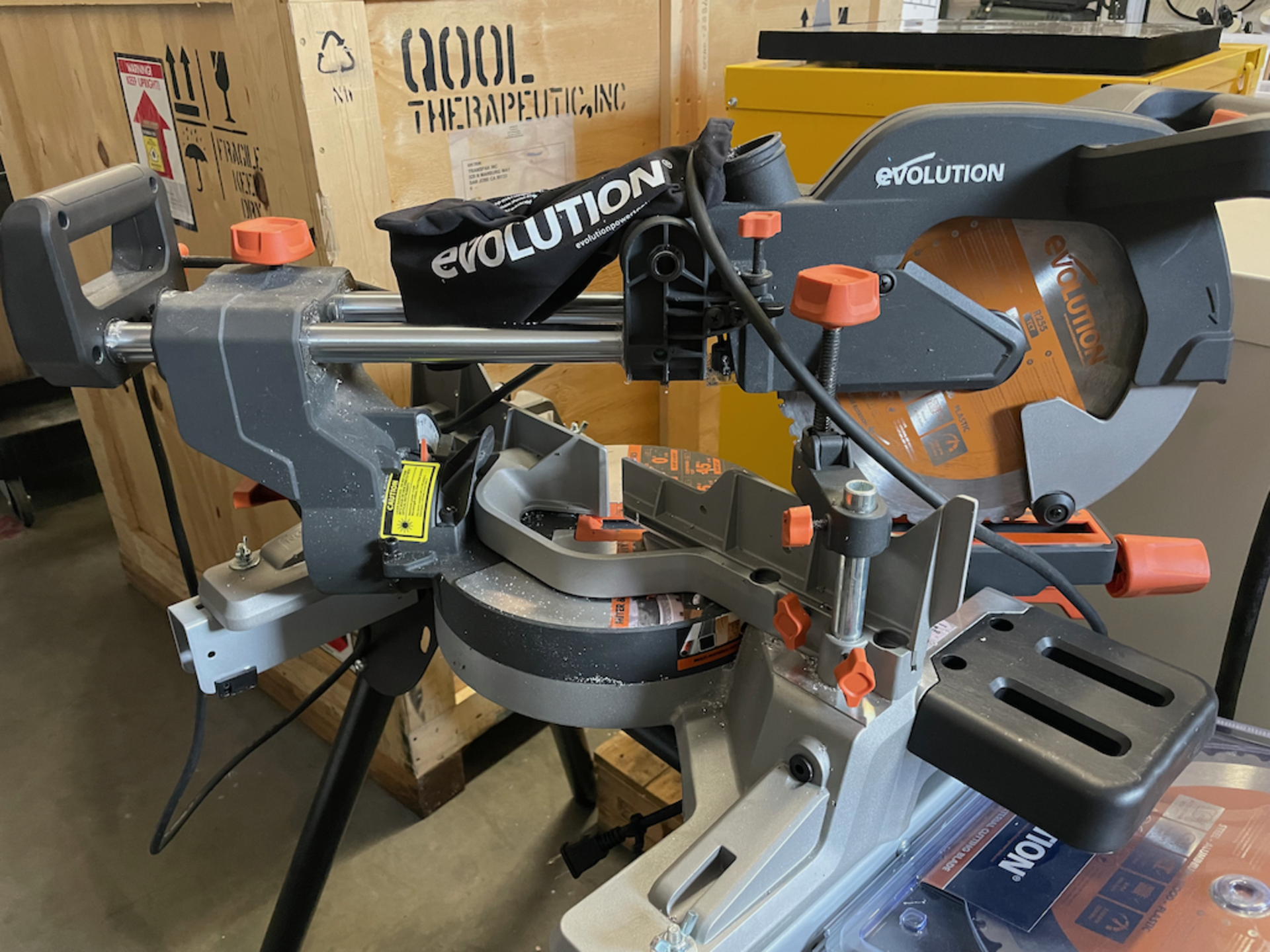 EVOLUTION EVO TOOL R255 SMS MULTIMATERIAL CUTTING 10" SLIDING MITER SAW WITH BASE AND EXTRA 10" - Image 5 of 8