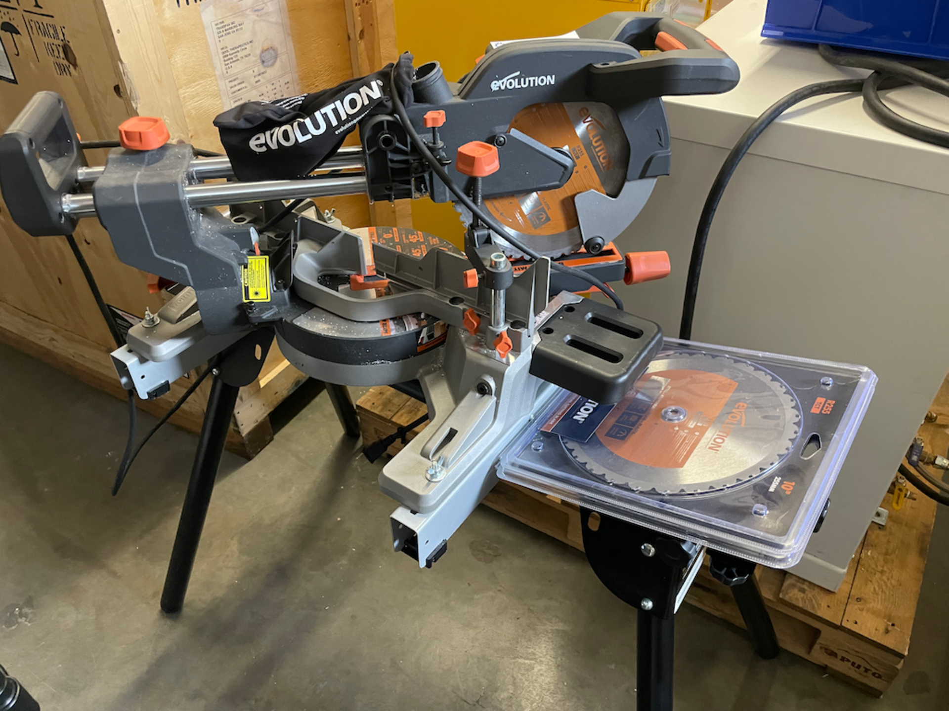 EVOLUTION EVO TOOL R255 SMS MULTIMATERIAL CUTTING 10" SLIDING MITER SAW WITH BASE AND EXTRA 10" - Image 3 of 8