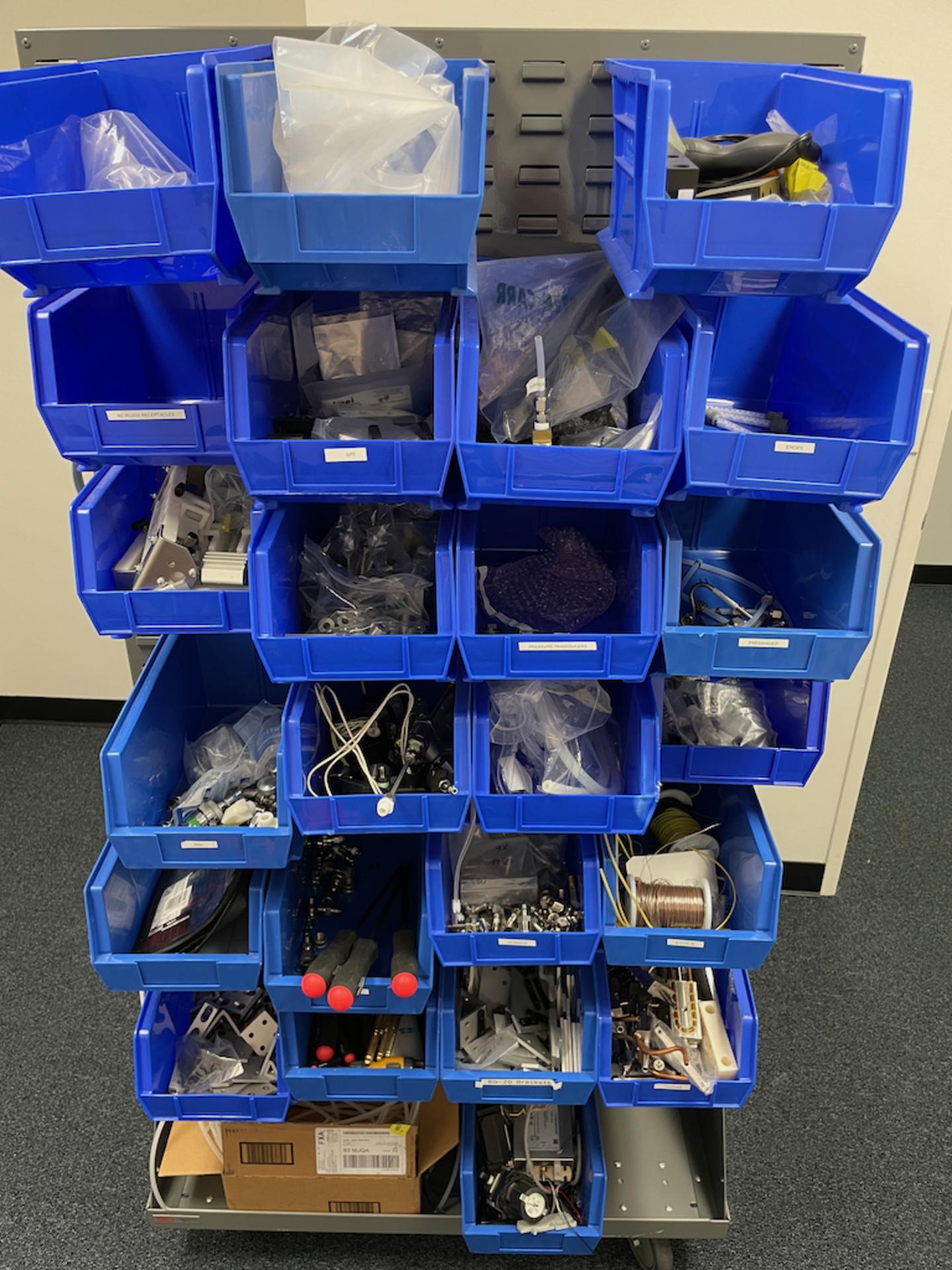 PORTABLE ULINE PARTS RACK WITH CONTENTS OF BLUE TOTES - Image 16 of 22