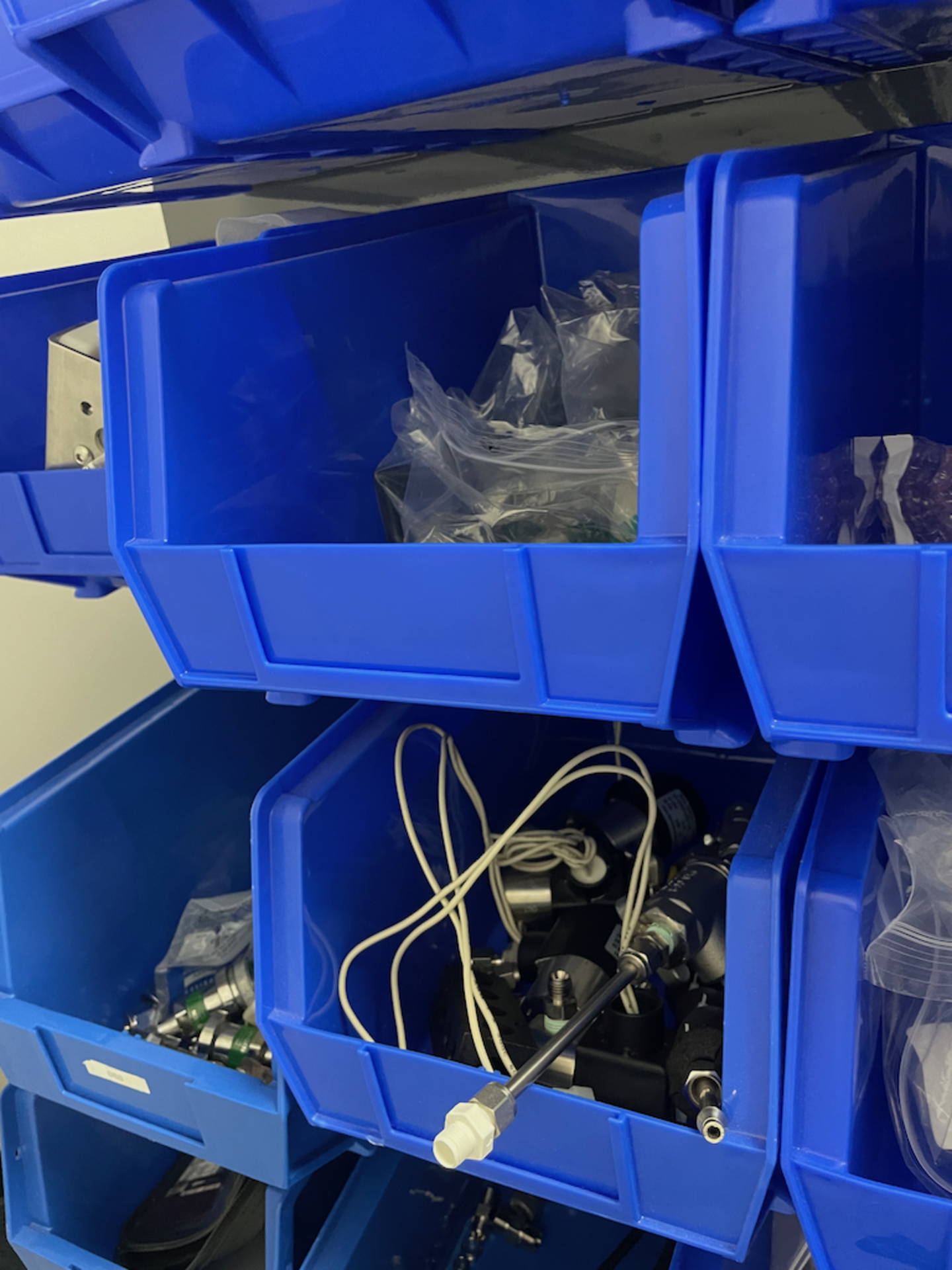 PORTABLE ULINE PARTS RACK WITH CONTENTS OF BLUE TOTES - Image 12 of 22