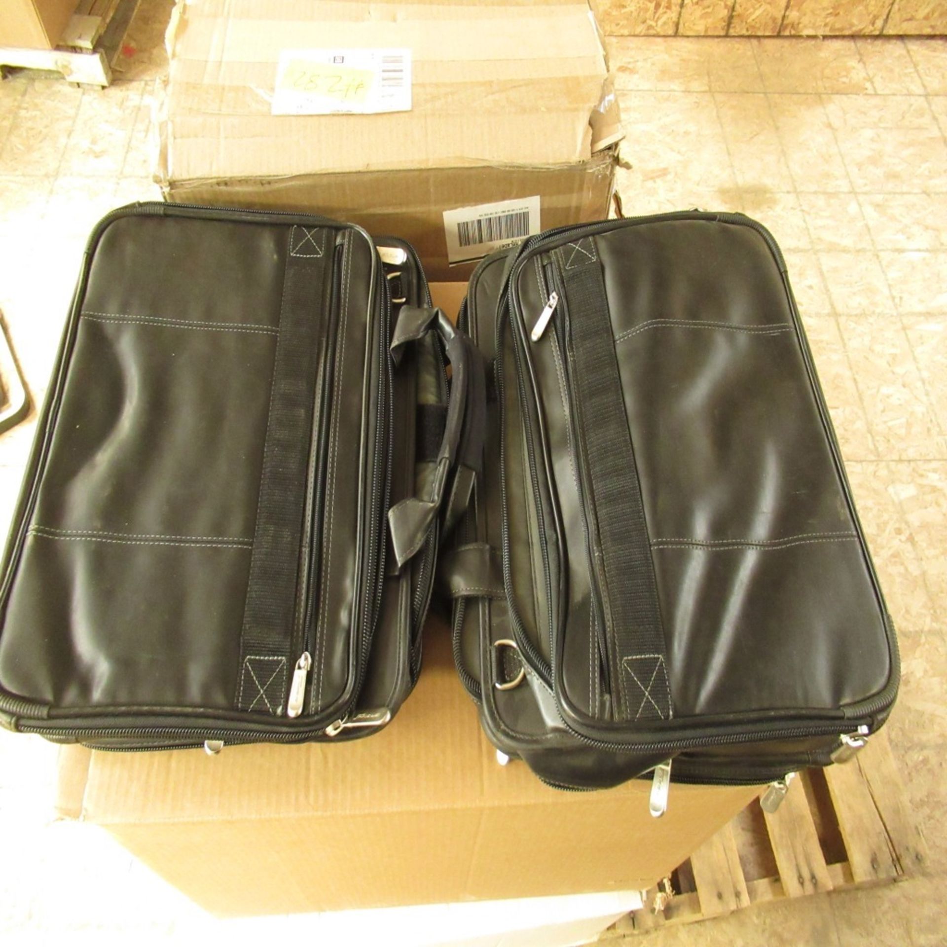 LOT OF 40- HIGH END LAPTOP CASES *USED- IN GOOD CONDITION* - Image 3 of 3