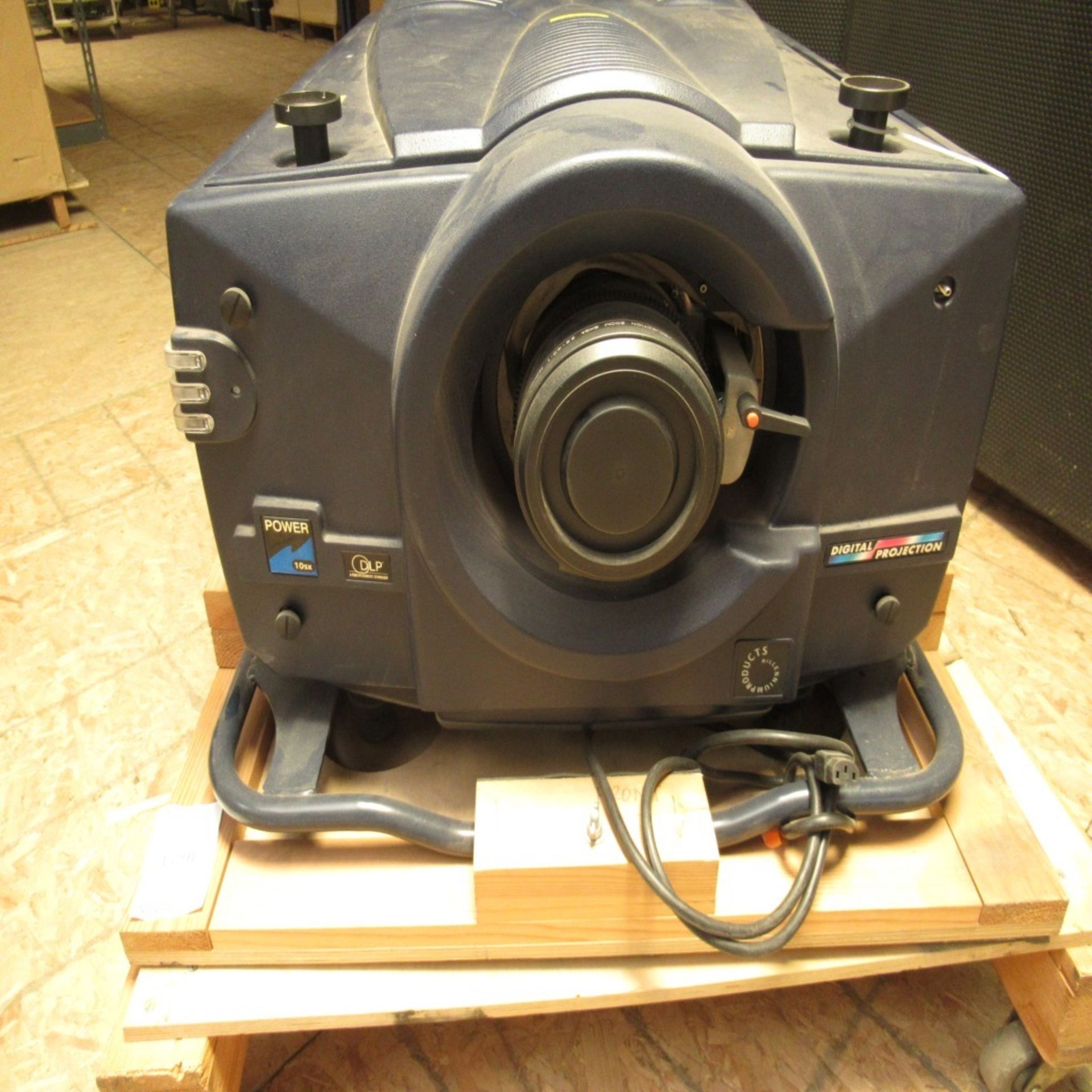 LOT OF 2- PROXIMA PRO AV 9310 PROJECTOR & MILLENIUM PRODUCTS POWER 10SX DIGITAL PROJECTION UNIT - - Image 2 of 5