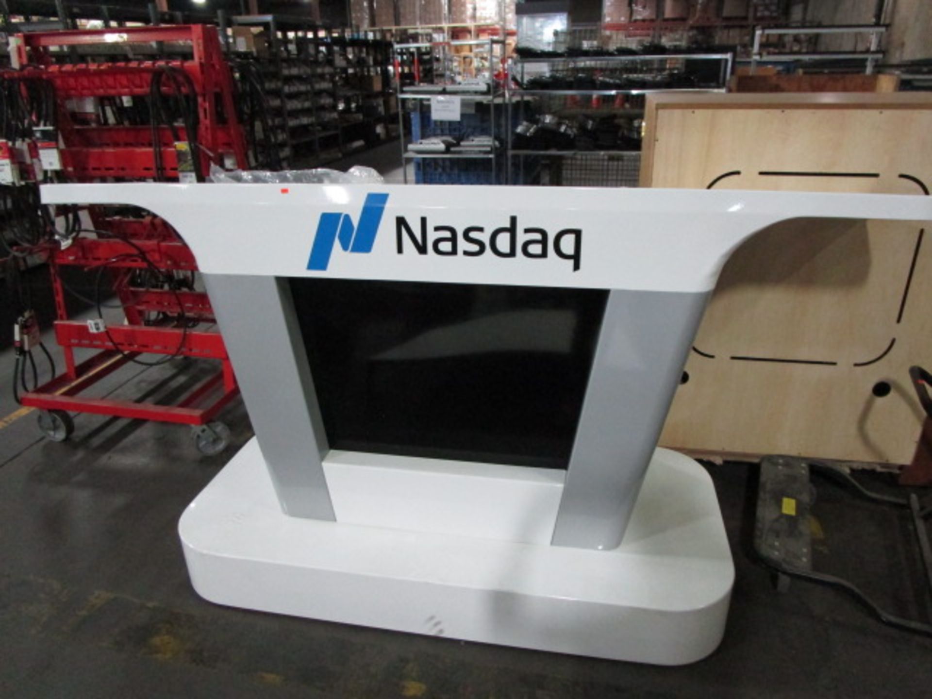 LOT TO INLCUDE NASDAQ PODIUM - Image 2 of 7