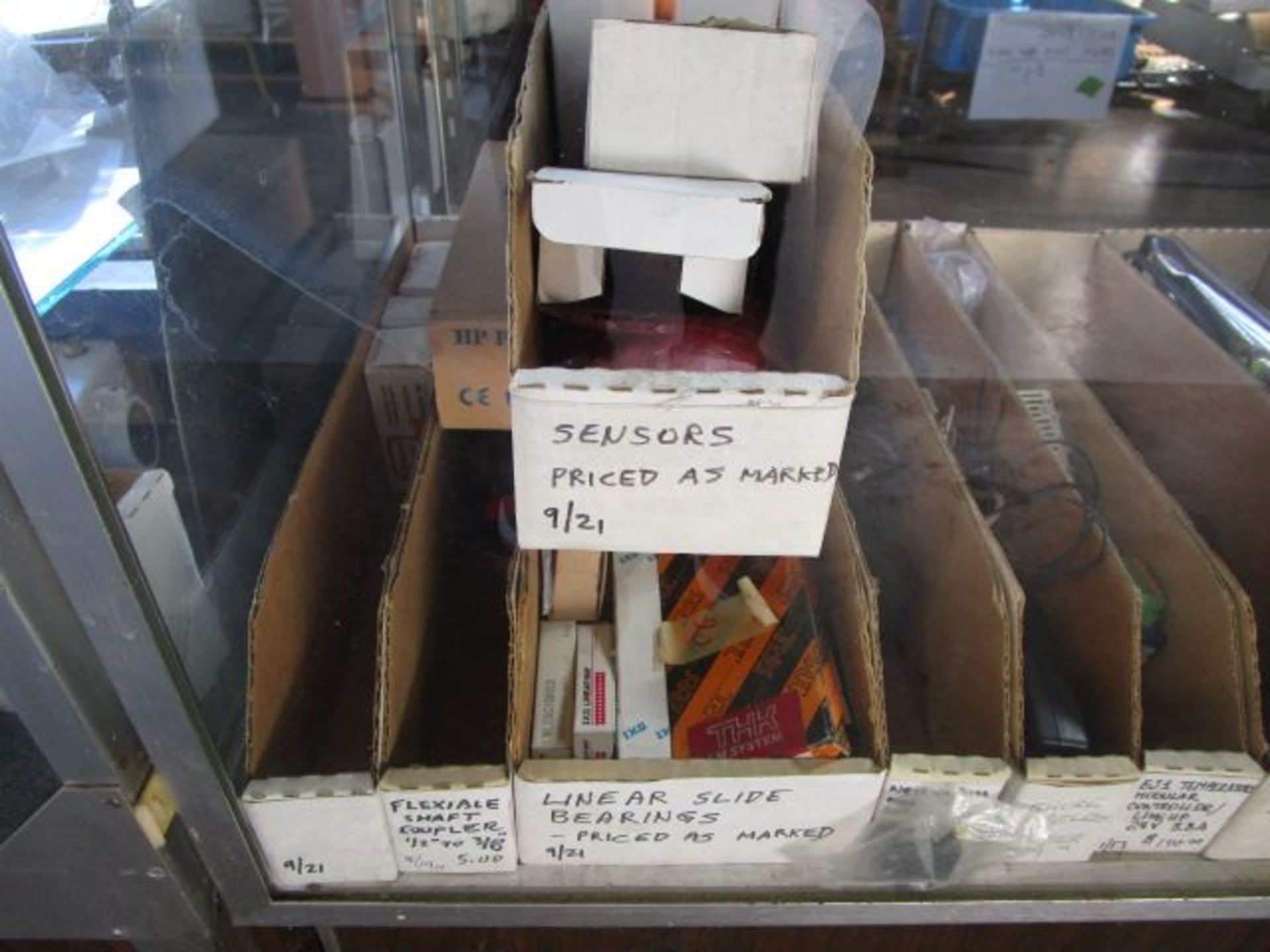 DISPLAY CASE W/ CONTENTS ASSORTMENT OF ELECTRONICS/ACCESSORIES - Image 7 of 11