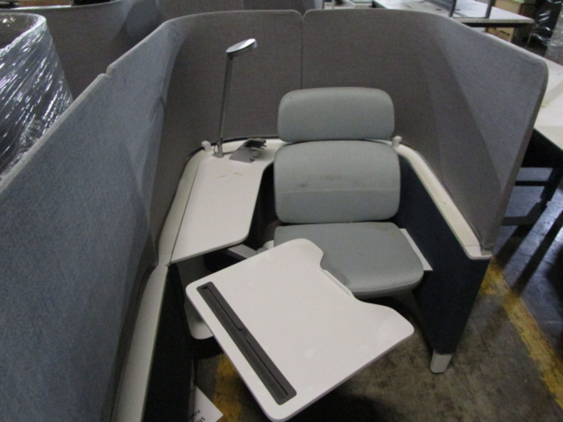 LOT TO INLCUDE STEELCASE PRIVACY POD W/ EXTENSION - Image 4 of 7