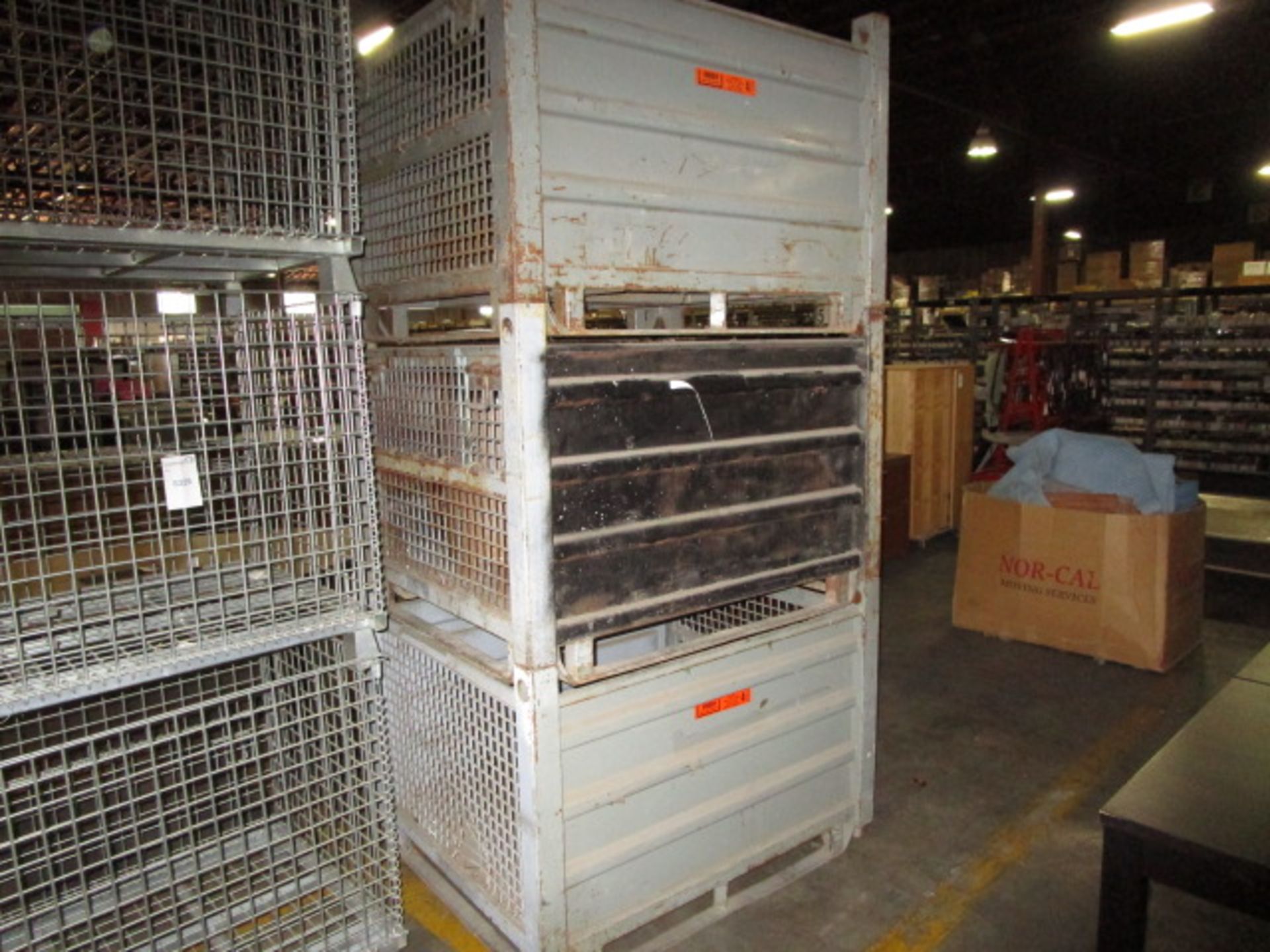 LOT TO INLCUDE 3 METAL SCREEN CAGES - Image 2 of 4