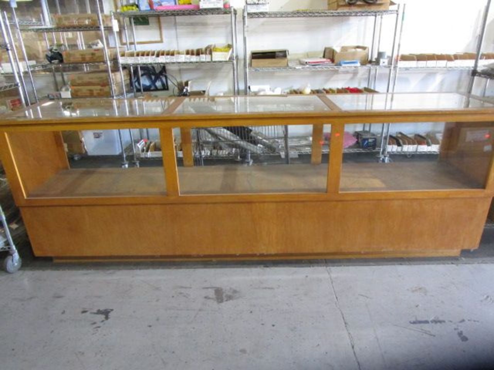 LOT TO INLCUDE 3-WINDOW DISPLAY CASE