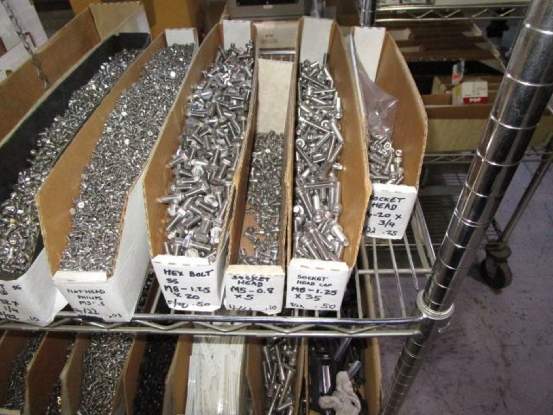 SHELVING UNIT OF ASSORTMENT OF SCREWS - Image 4 of 11