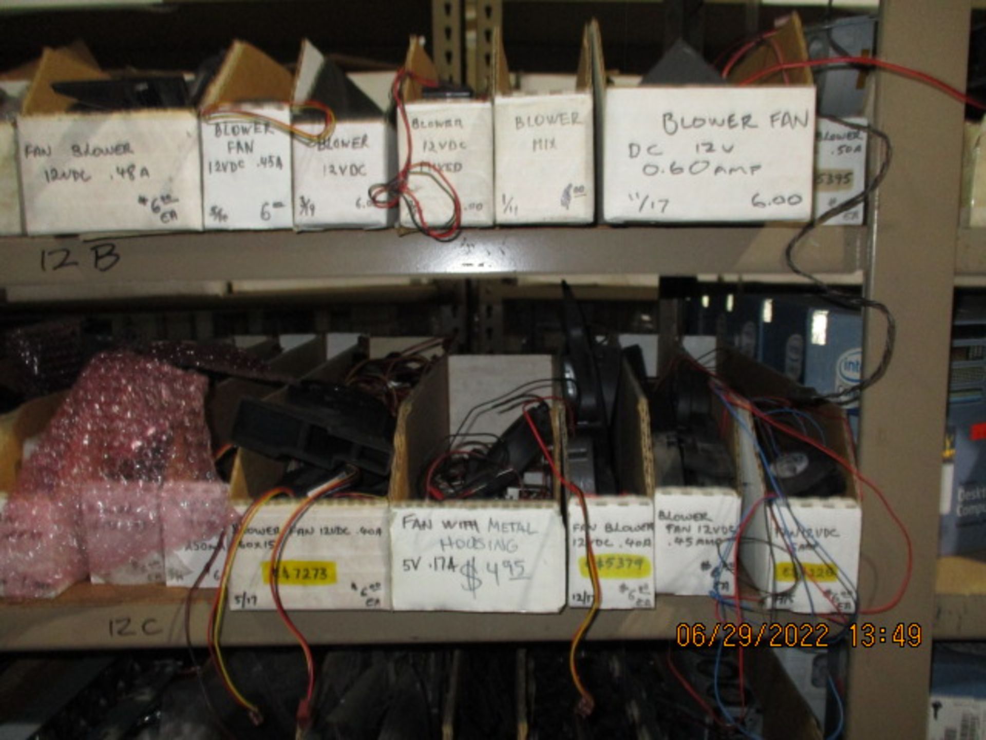 CONTENTS OF SHELVING UNIT CONSISTING OF ASSORTMENT OF FANS AND FAN ACCESSORIES - Image 4 of 13