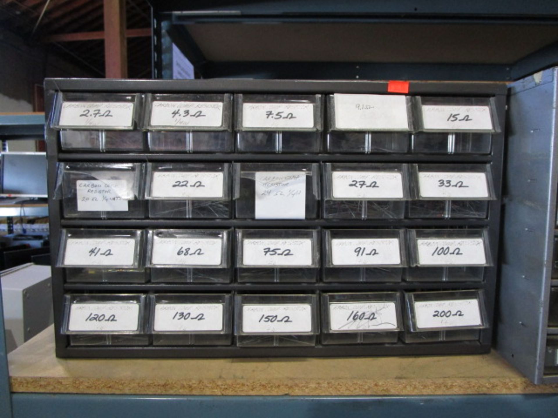 SHELVING UNIT OF SMALL STORAGE CONTAINERS AND MONITORS