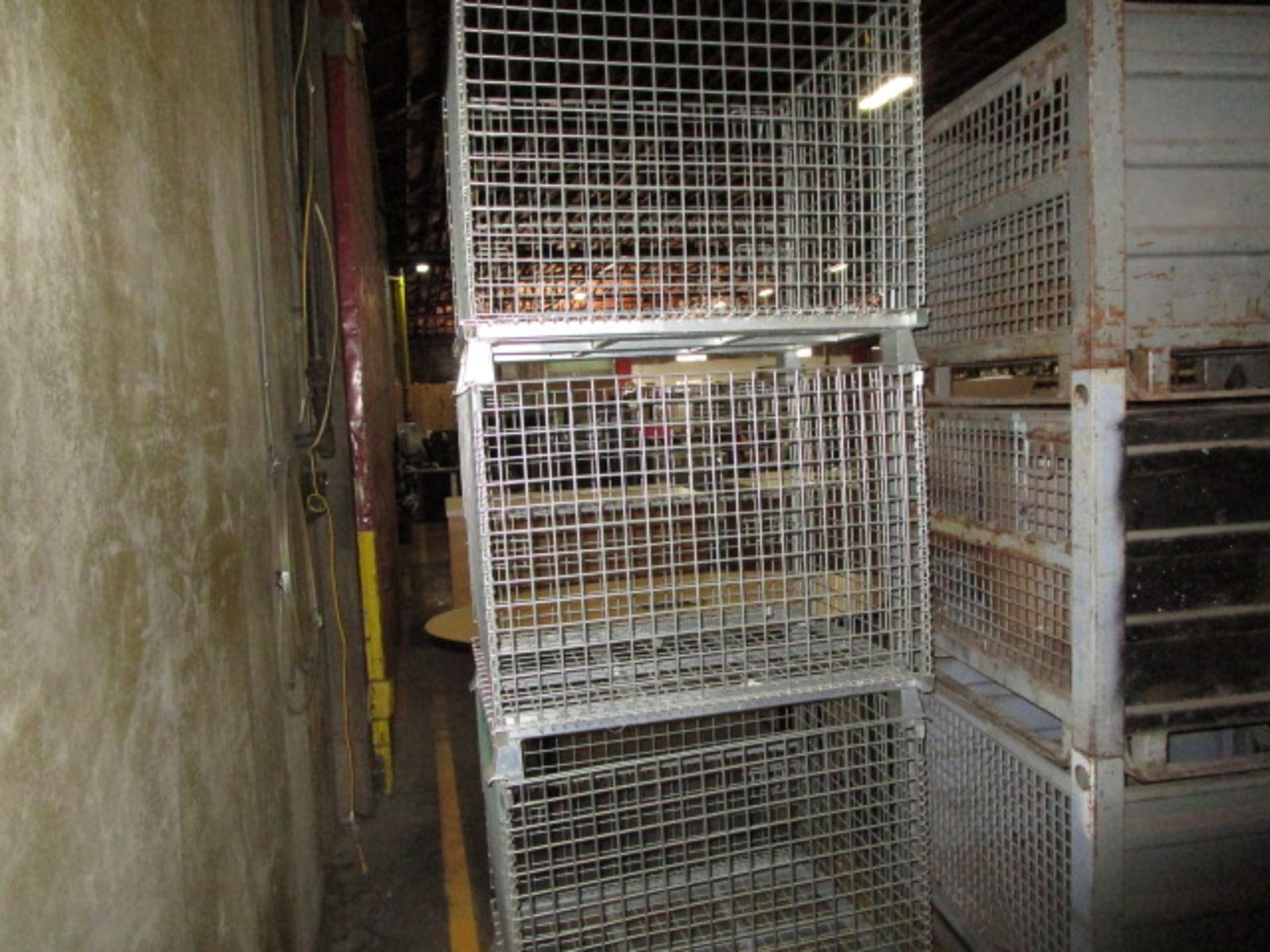 LOT TO INLCUDE 3 METAL SCREEN CAGES - Image 3 of 4