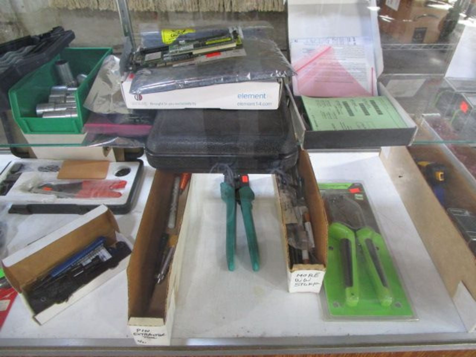 DISPLAY CASE W/ CONTENTS ASSORTMENT OF ELECTRONICS/ACCESSORIES - Image 8 of 9