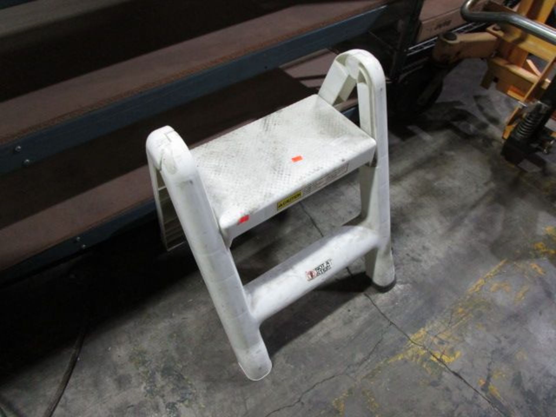 LOT TO INLCUDE STEP STOOL - Image 2 of 3