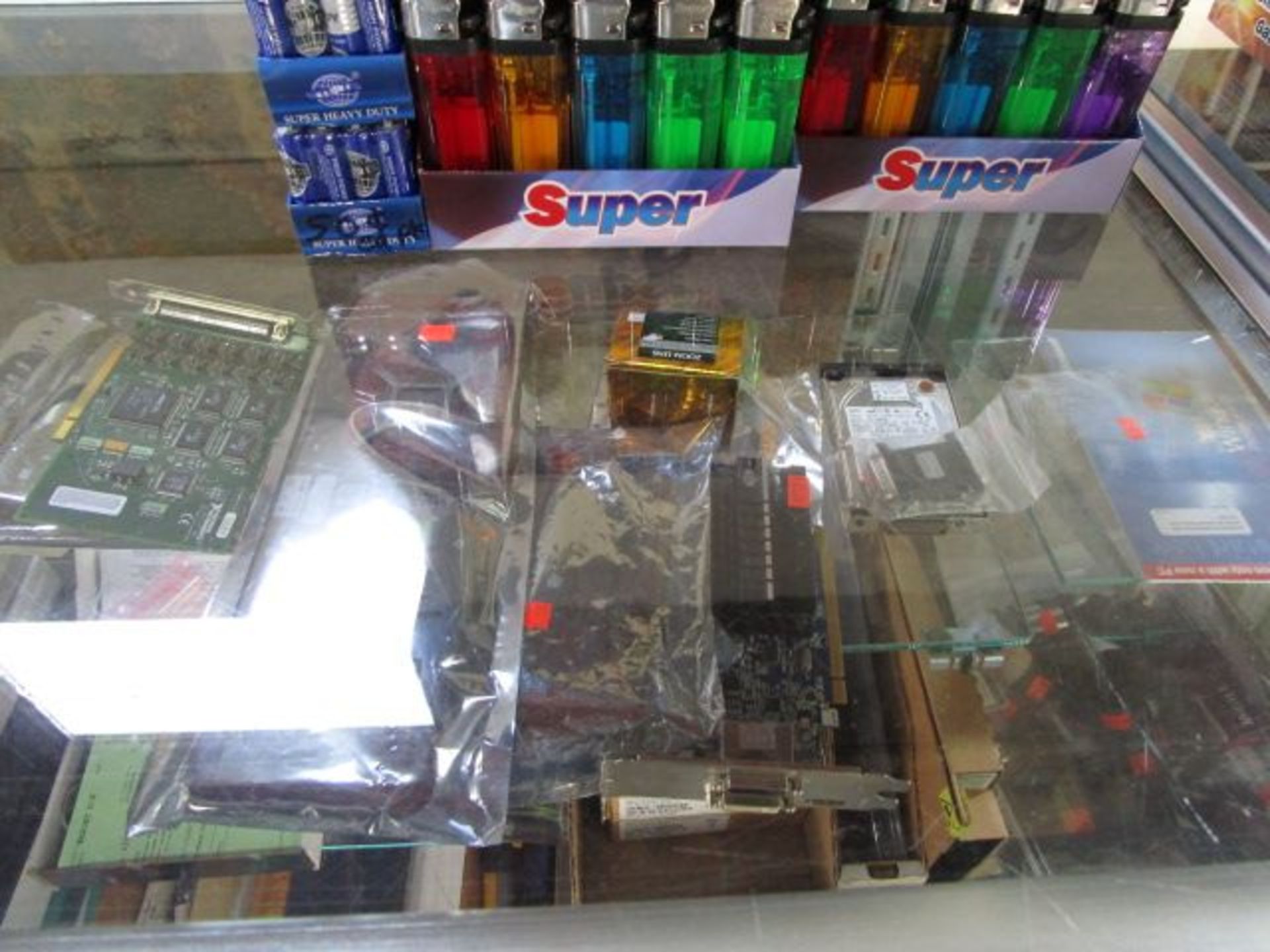 DISPLAY CASE W/ CONTENTS ASSORTMENT OF ELECTRONICS/ACCESSORIES - Image 5 of 9