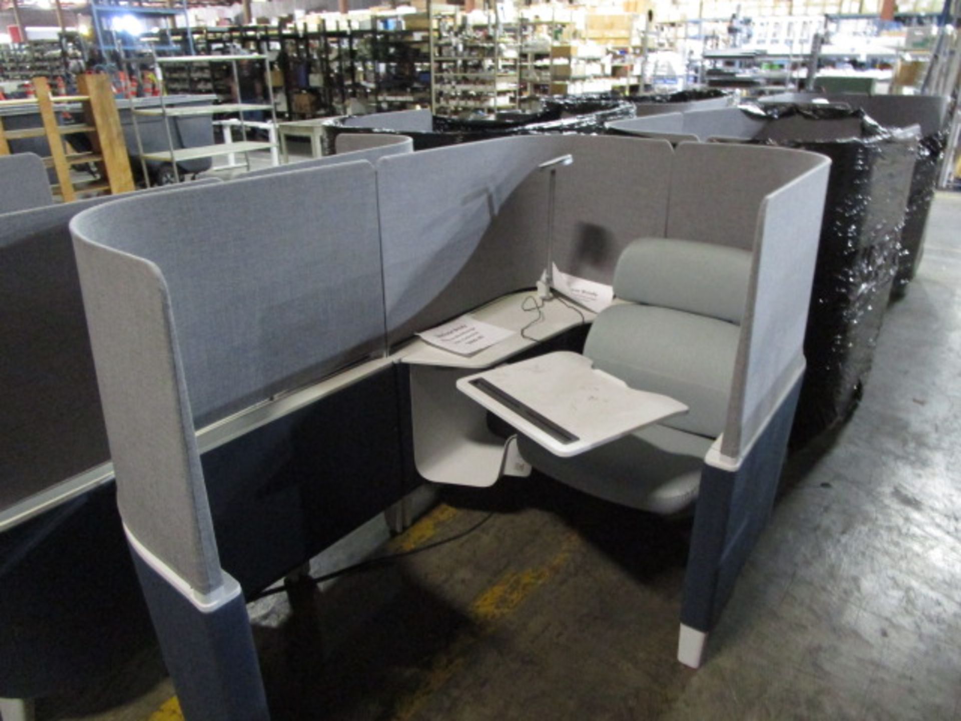 LOT TO INLCUDE STEELCASE PRIVACY POD W/ EXTENSION - Image 2 of 5