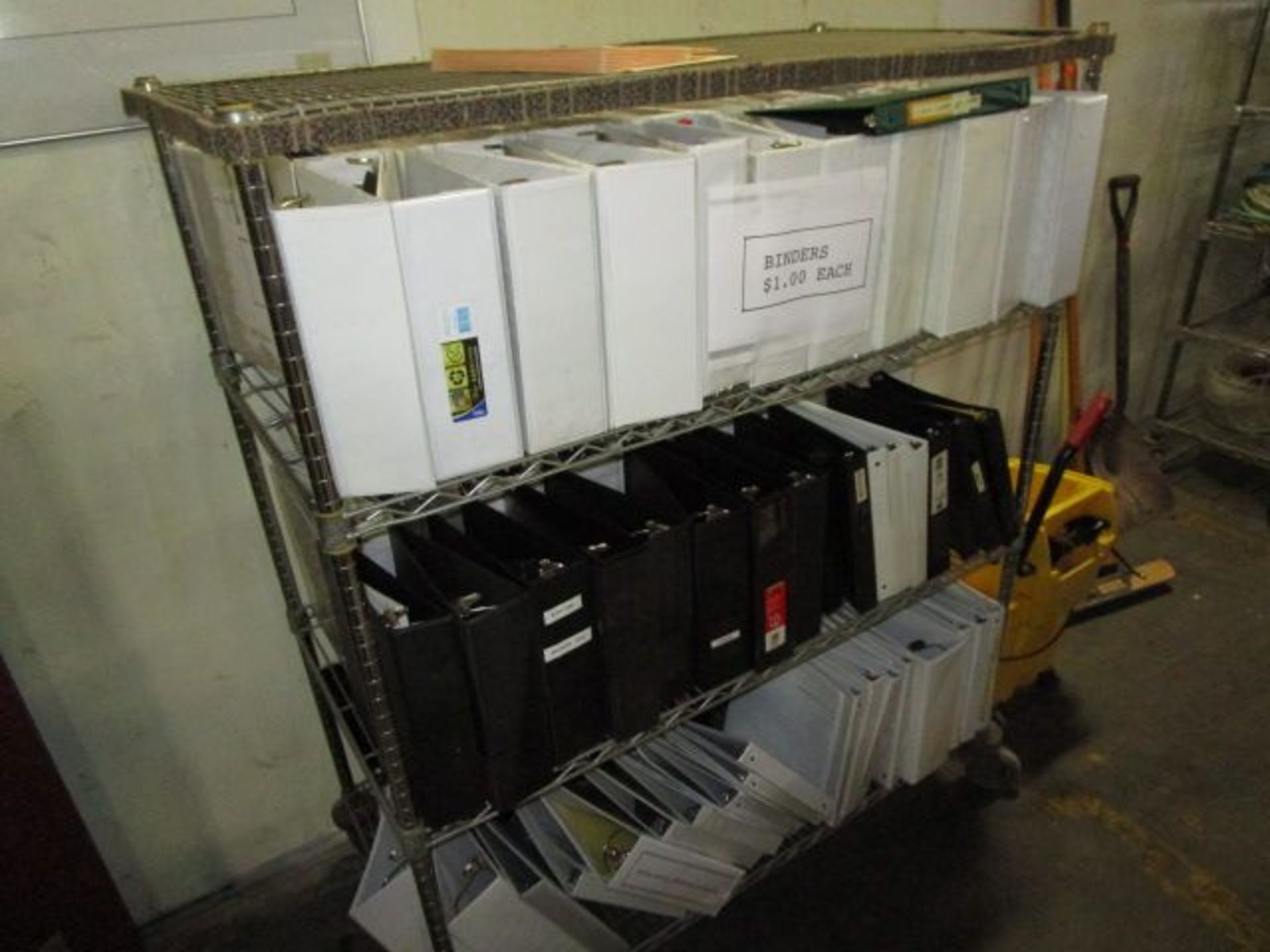 SHELVING UNIT OF BINDERS