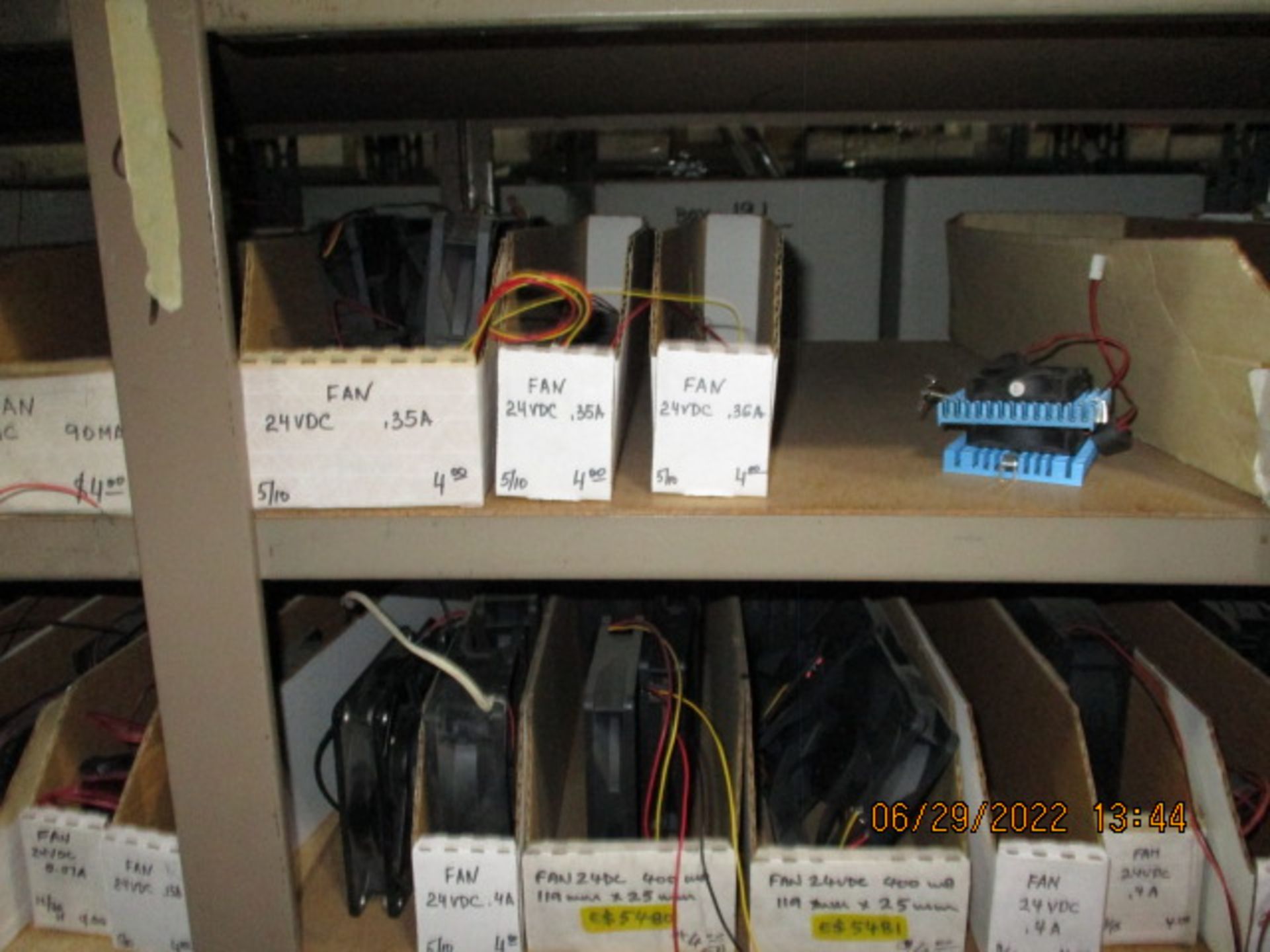 CONTENTS OF SHELVING UNIT CONSISTING OF ASSORTMENT OF FANS - Image 5 of 13