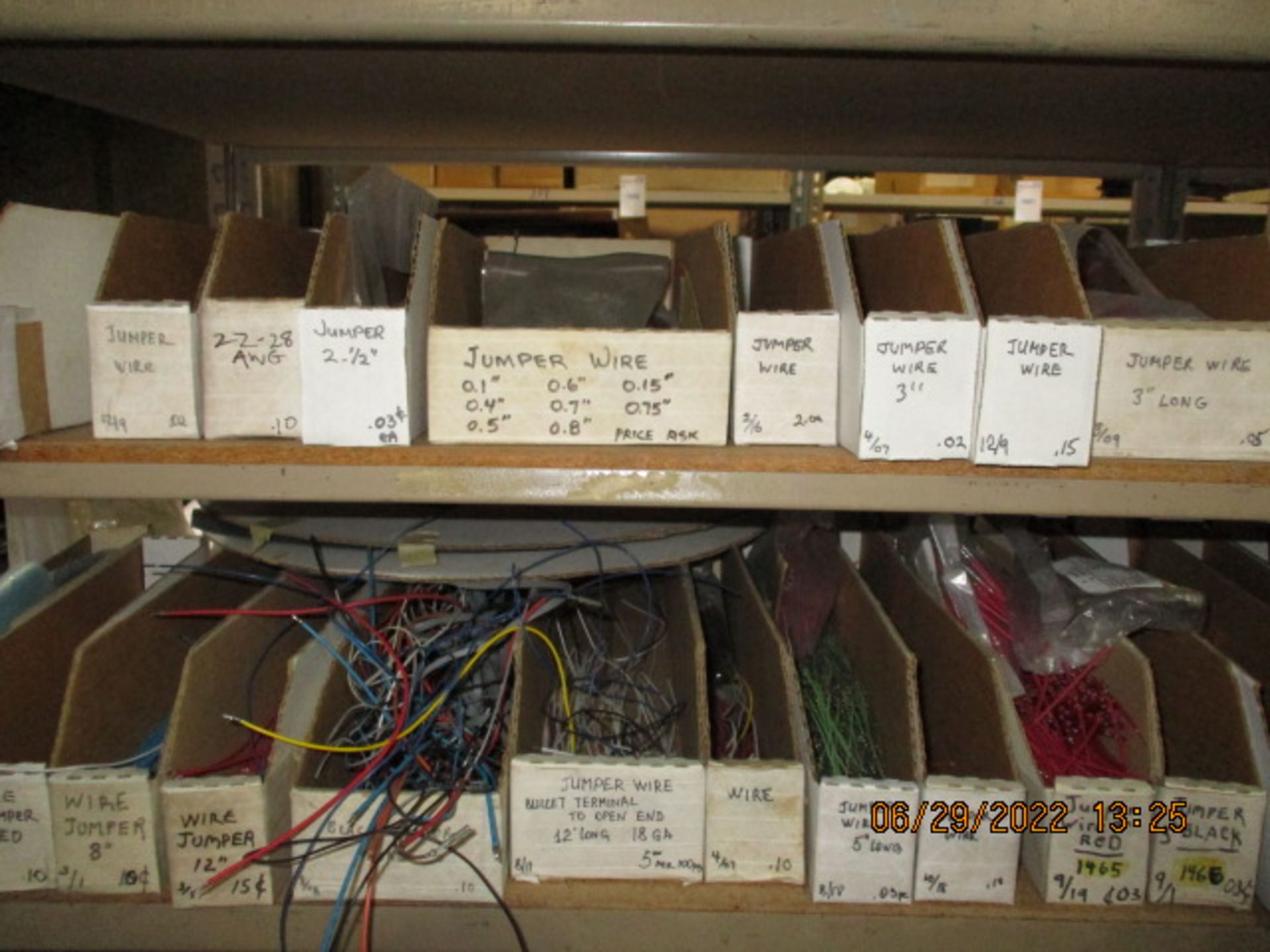 CONTENTS OF SHELVING UNIT CONSISTING OF ASSORTMENT OF JUMPER WIRES - Image 4 of 10