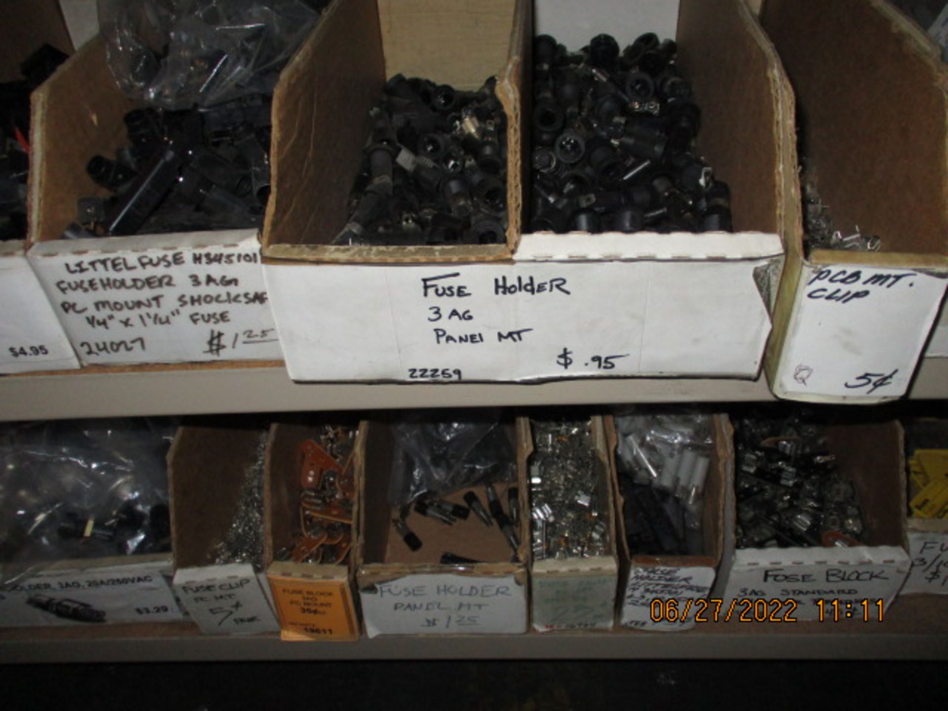 CONTENTS OF SHELVING UNIT CONSISTING OF ASSORTED FUSE HOLDERS - Image 6 of 7