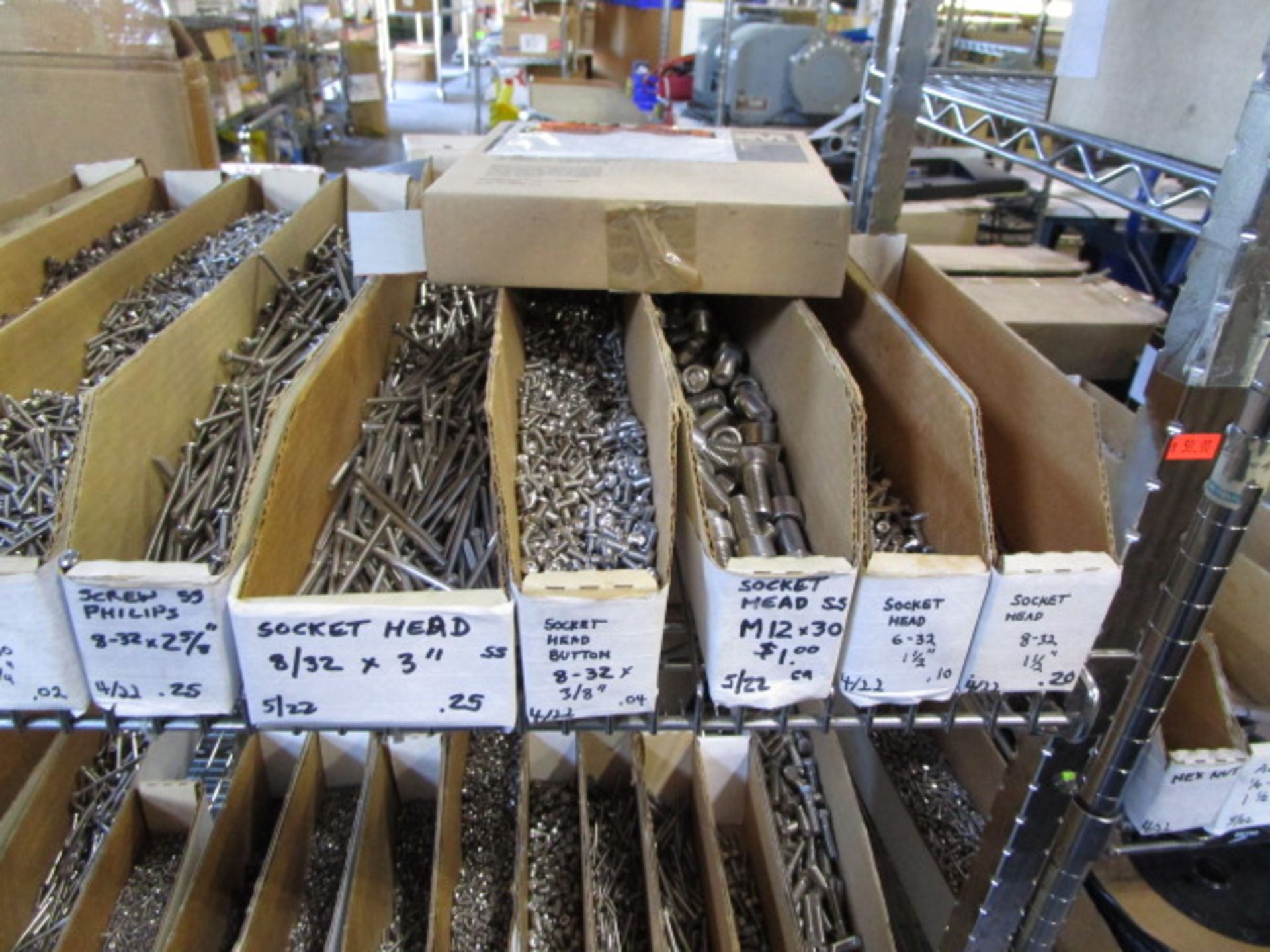 SHELVING UNIT OF ASSORTMENT OF WASHERS AND SCREWS - Image 4 of 10