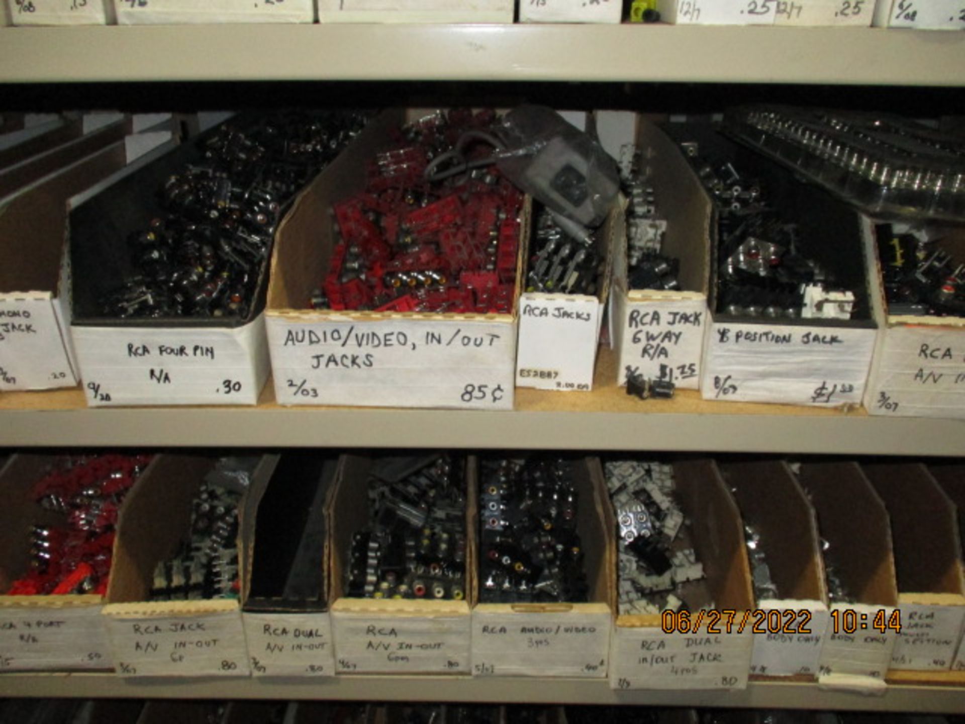 CONTENTS OF SHELVING UNIT CONSISTING OF RCA JACKS, RCA CONNECTORS GOLD, RCA DUAL IN/OUT JACKS, - Image 4 of 7