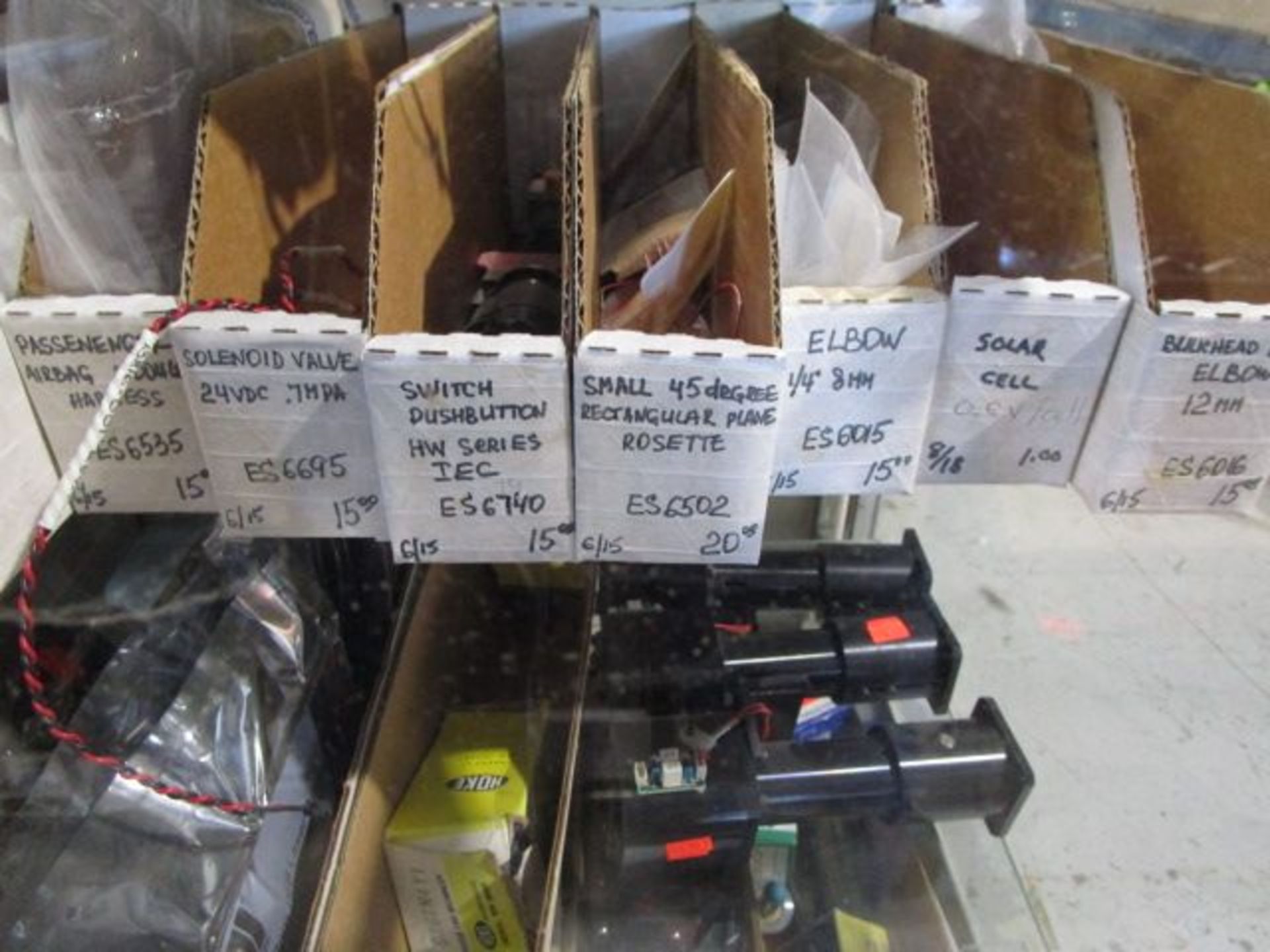 SHELVING UNIT OF MISC ELECTRONIC ACCESSORIES - Image 3 of 14